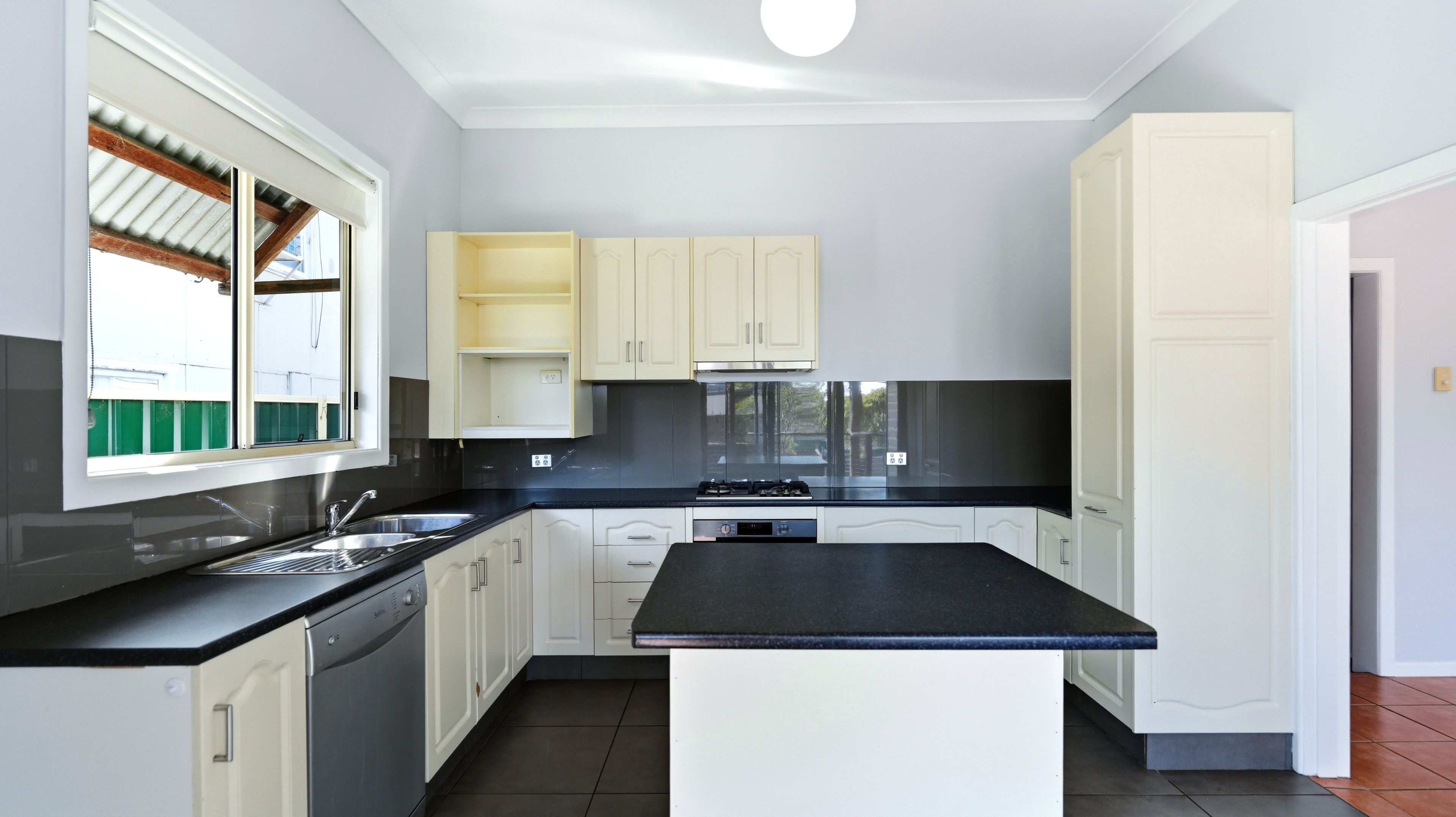 16 Ellen Street — photo 15 of 24