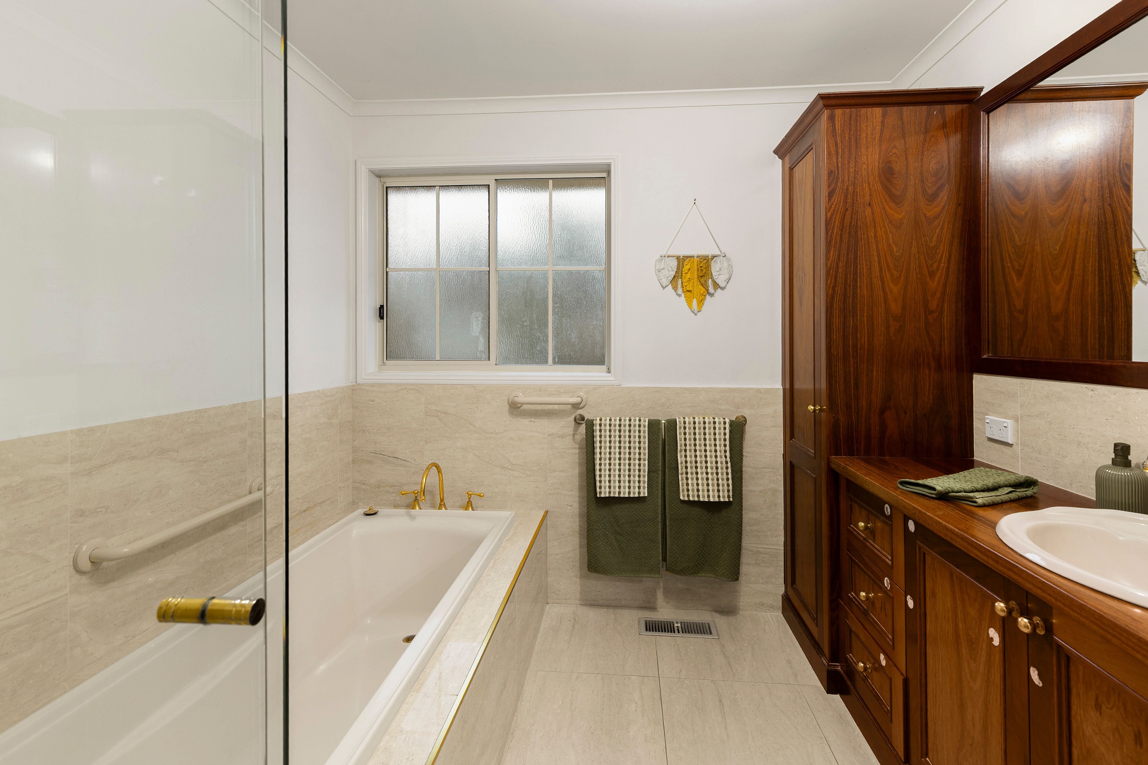 190 Erinbank Crescent — photo 15 of 29
