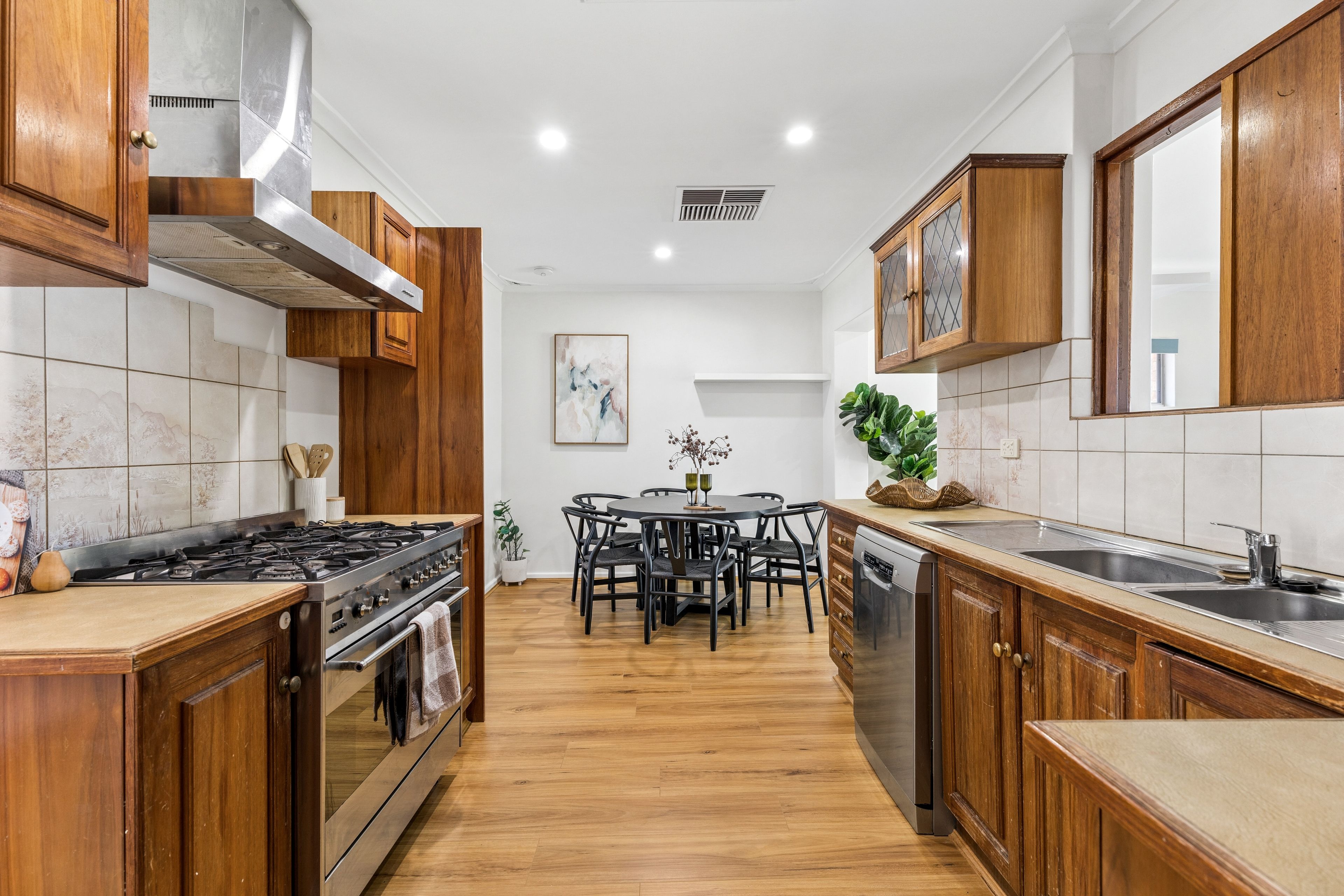 48 Tiparra Avenue — photo 4 of 16