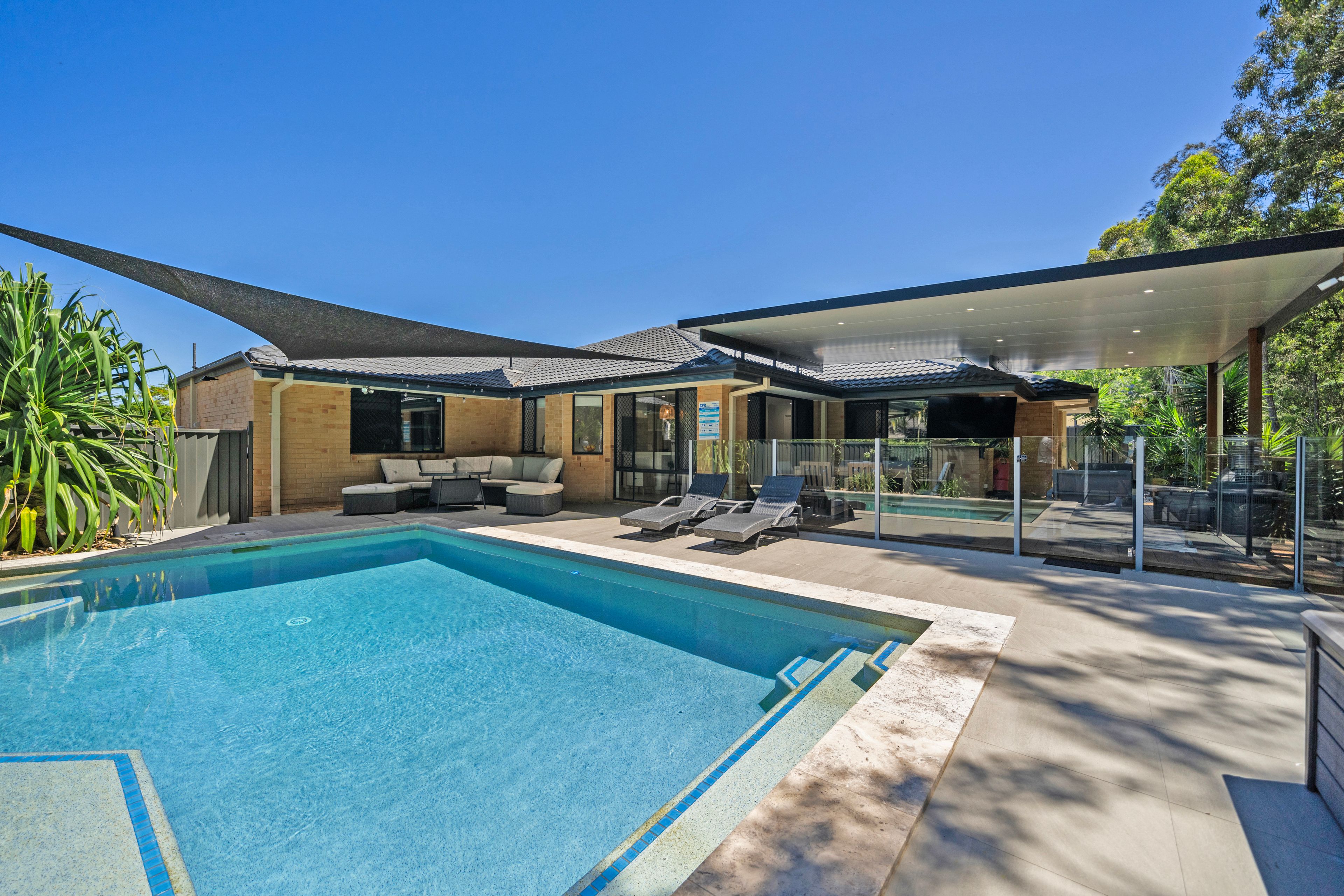 16 Greenbank Circuit, Carrara, QLD 4211