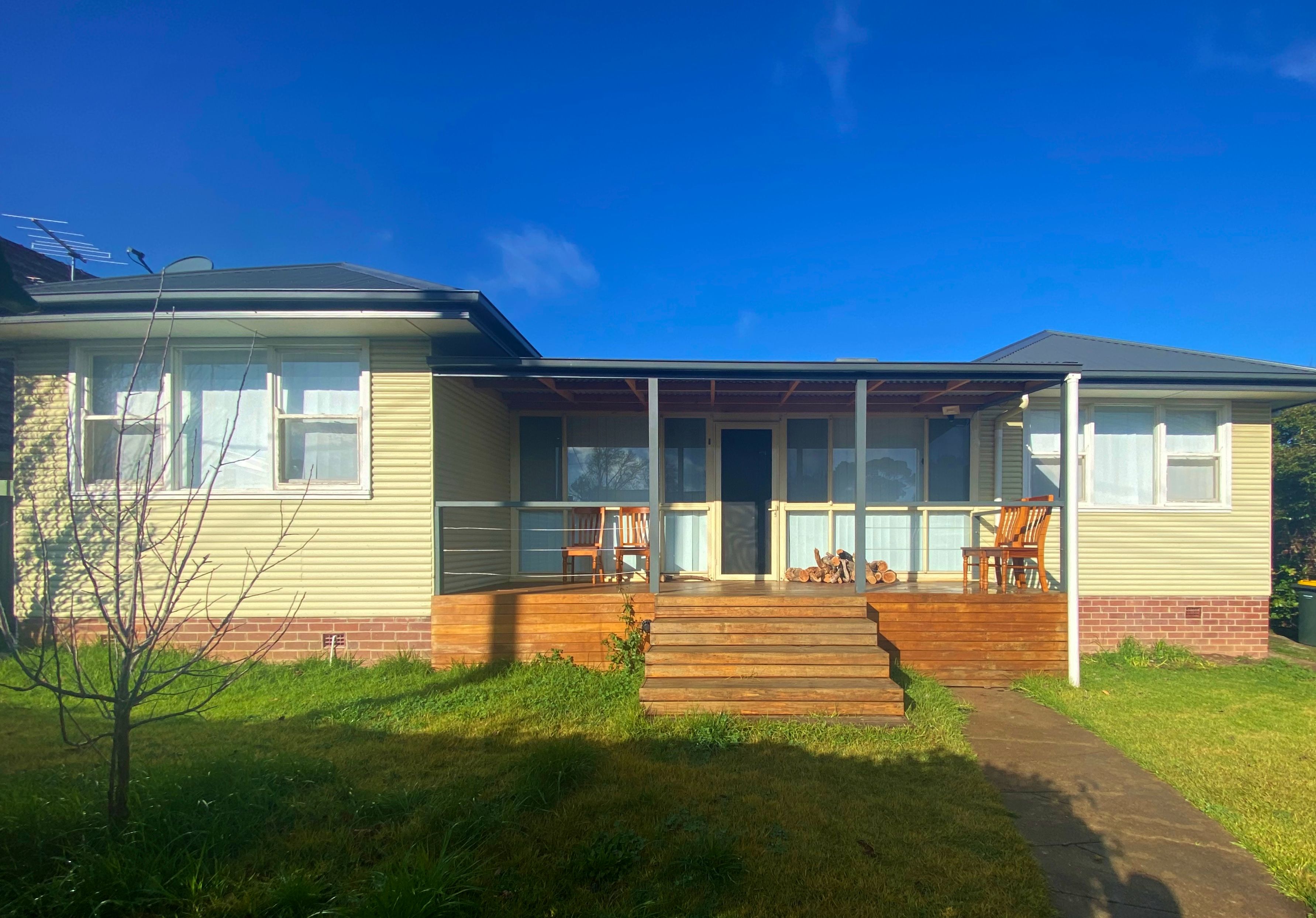 8 Karabah Avenue, Young NSW 2594