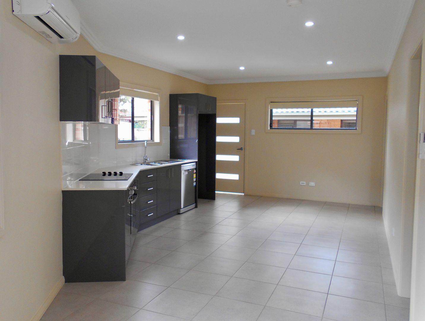 2a Amiens Close, Bossley Park, NSW 2176