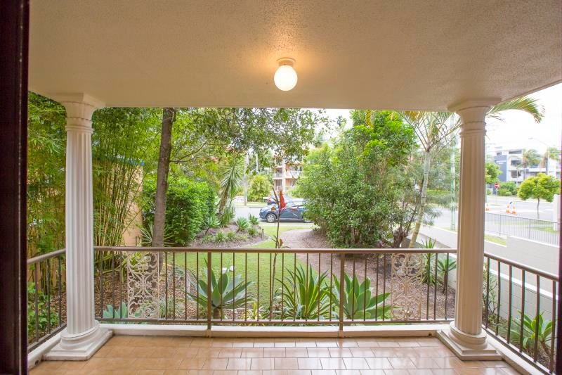 2/11 Second Avenue, Broadbeach, QLD 4218