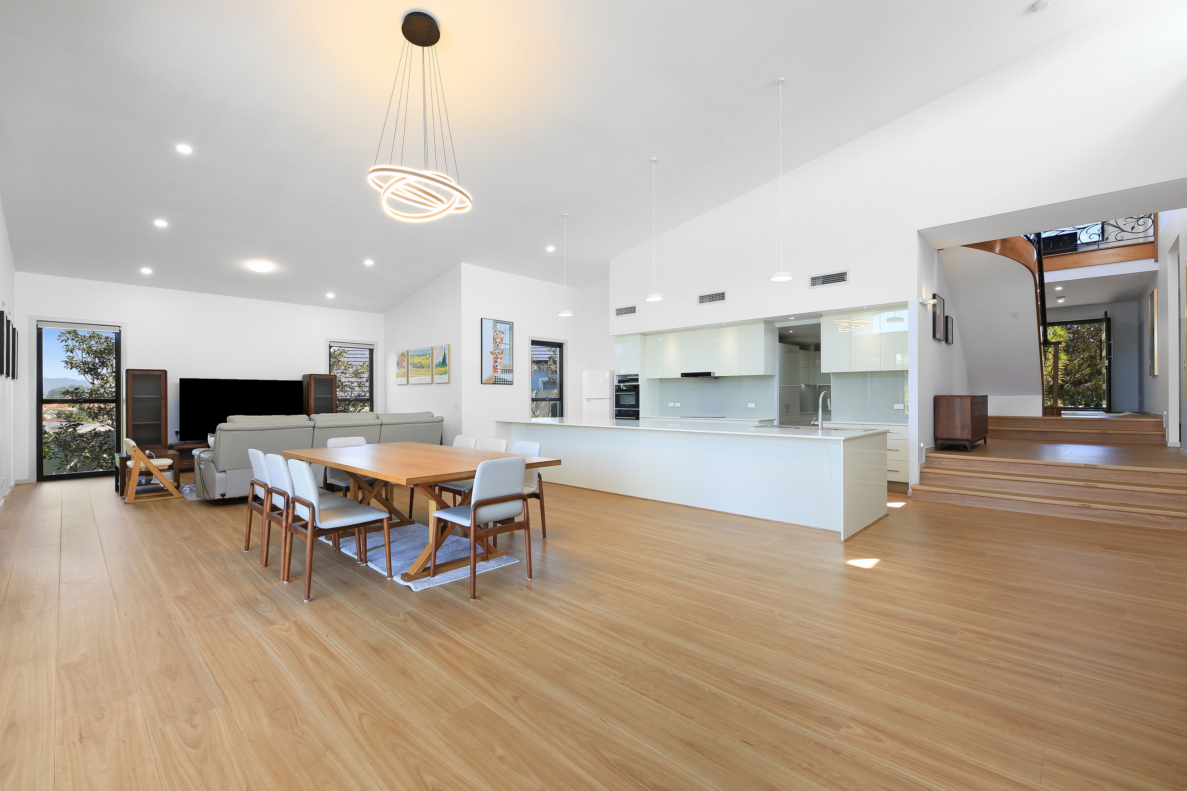3101 Forest Hills Drive — photo 3 of 16