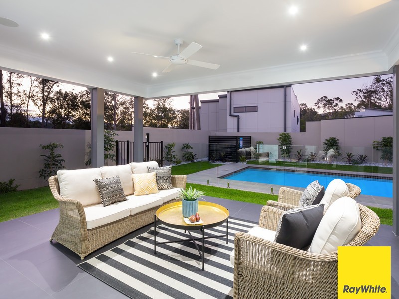 7 Henrii Lane, Chapel Hill, QLD 4069