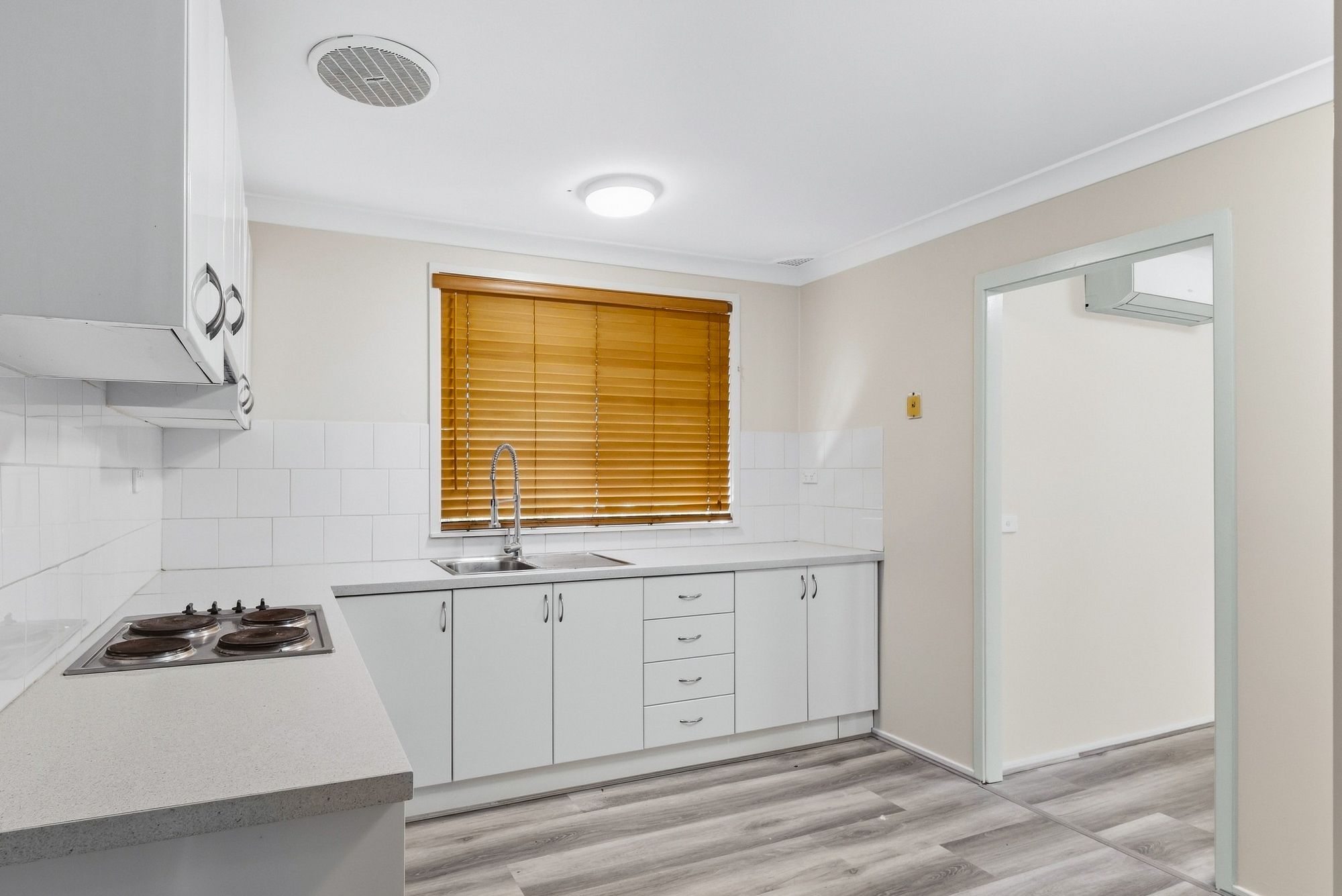 55 Warburton Crescent — photo 3 of 15