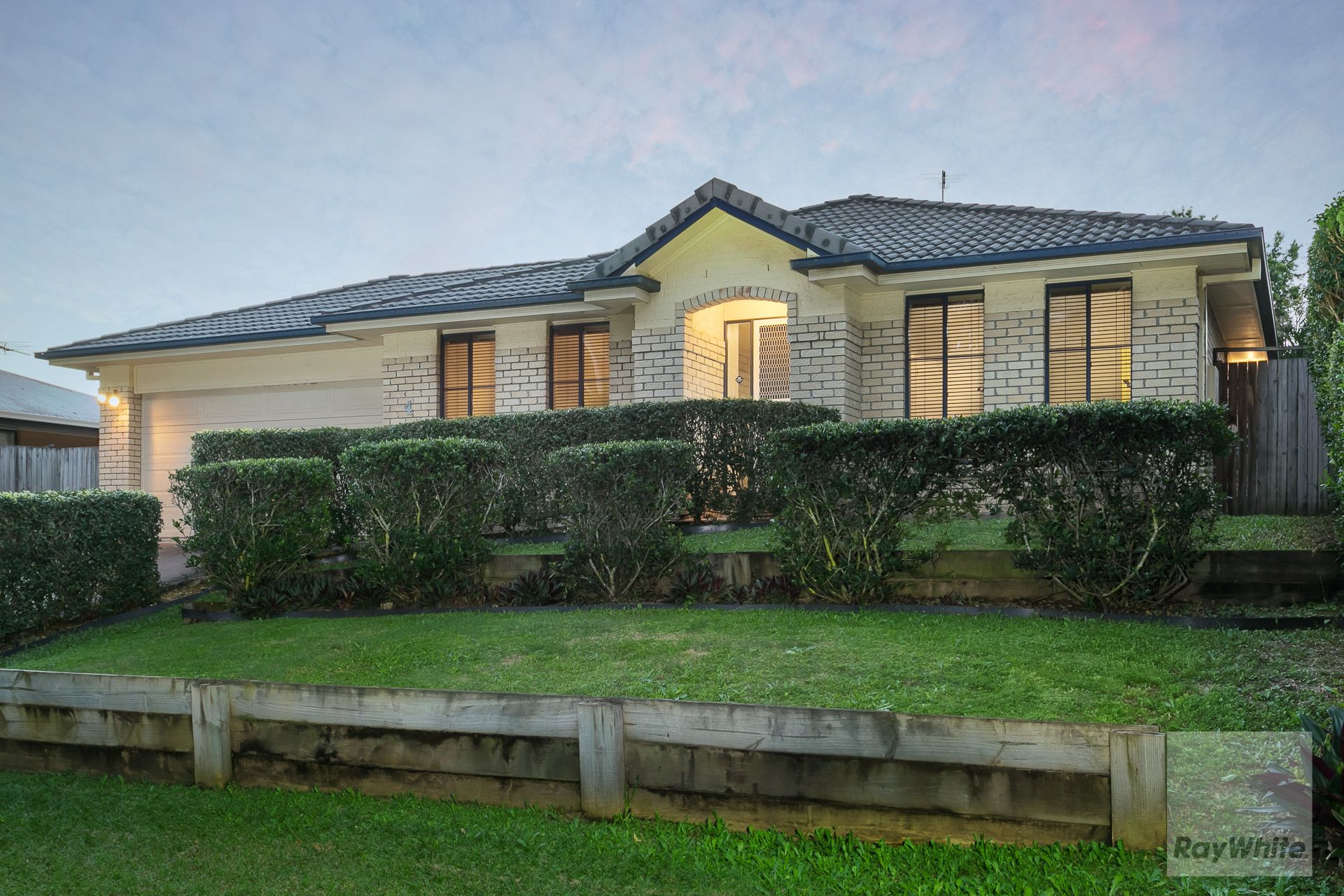4 Coolum Court, Redland Bay QLD 4165