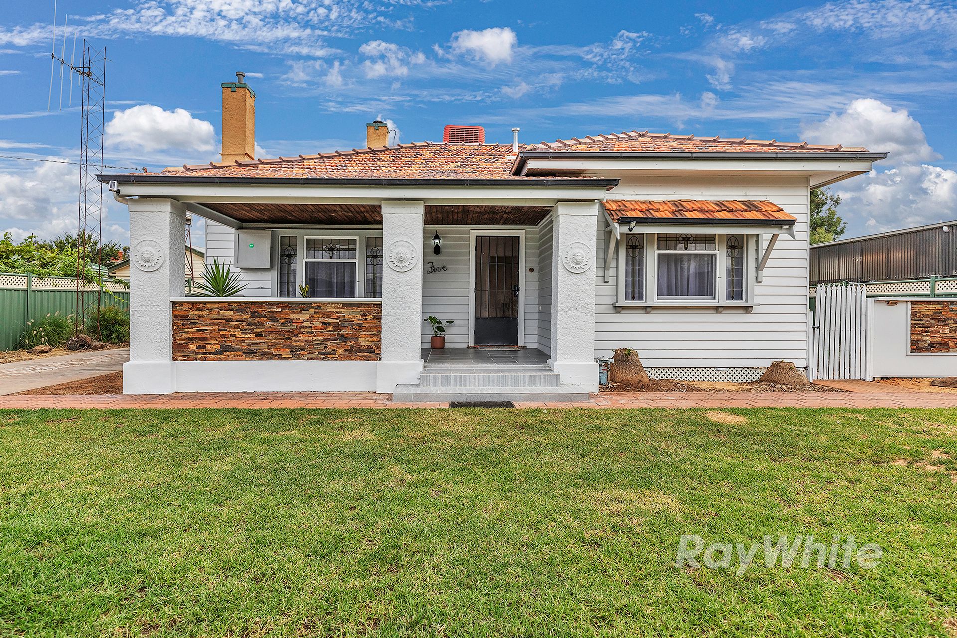 5 Dudley Street, Rochester, VIC 3561