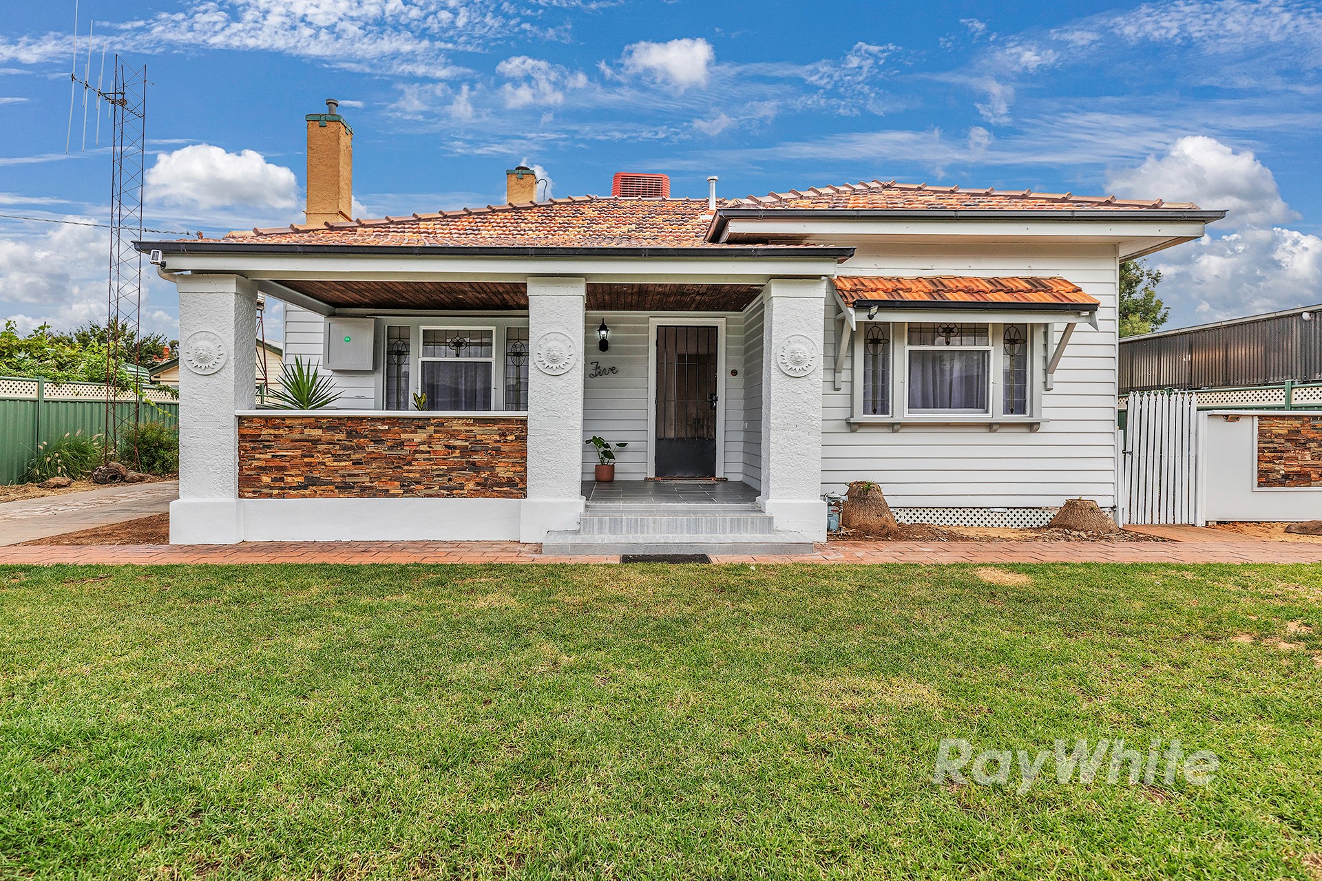 5 Dudley Street, Rochester, VIC 3561
