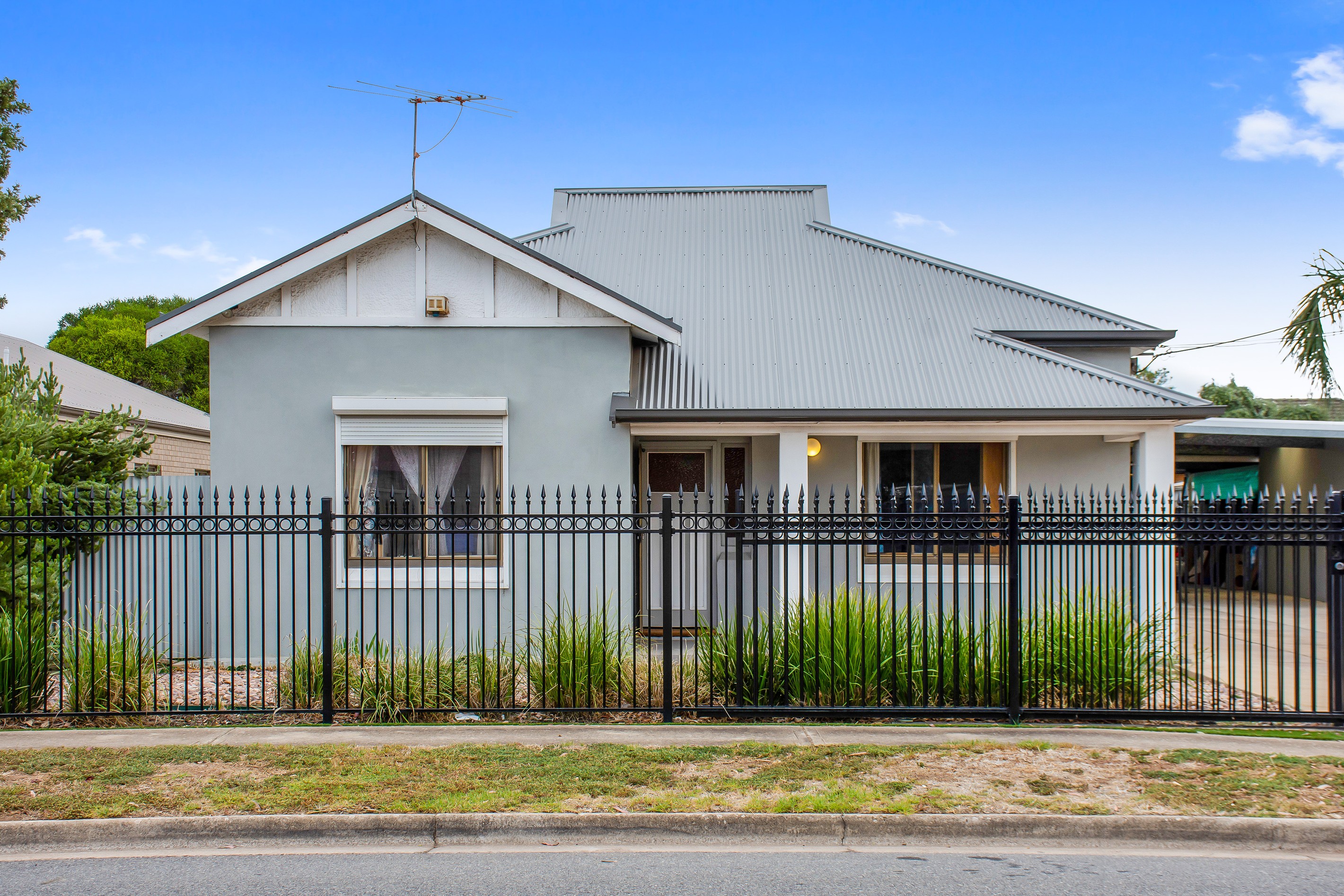13 Mitchell Street West, Seaton, SA 5023