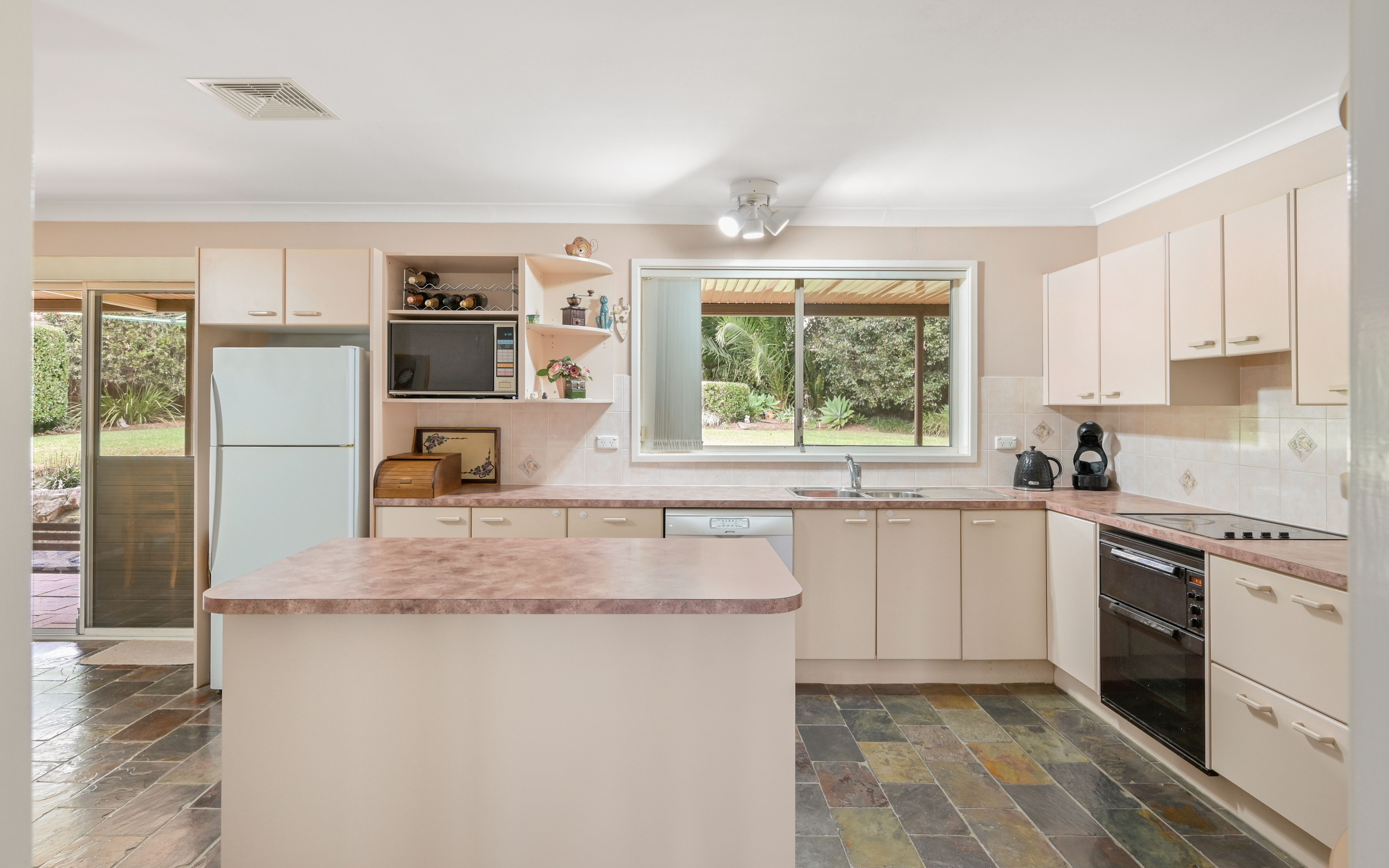 9 Hazel Place, Ingleburn, NSW 2565