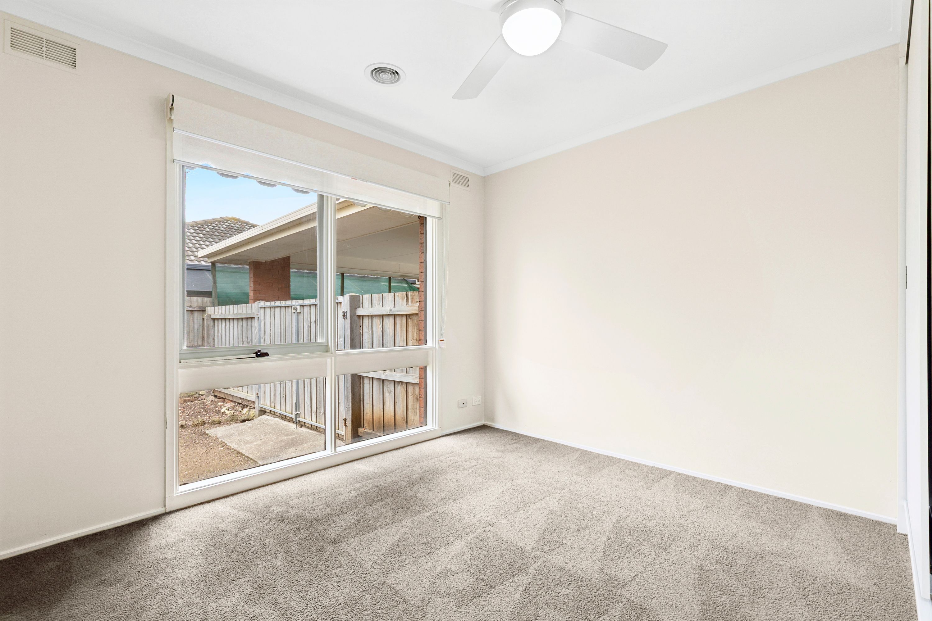 18 Sheeran Crescent — photo 8 of 16