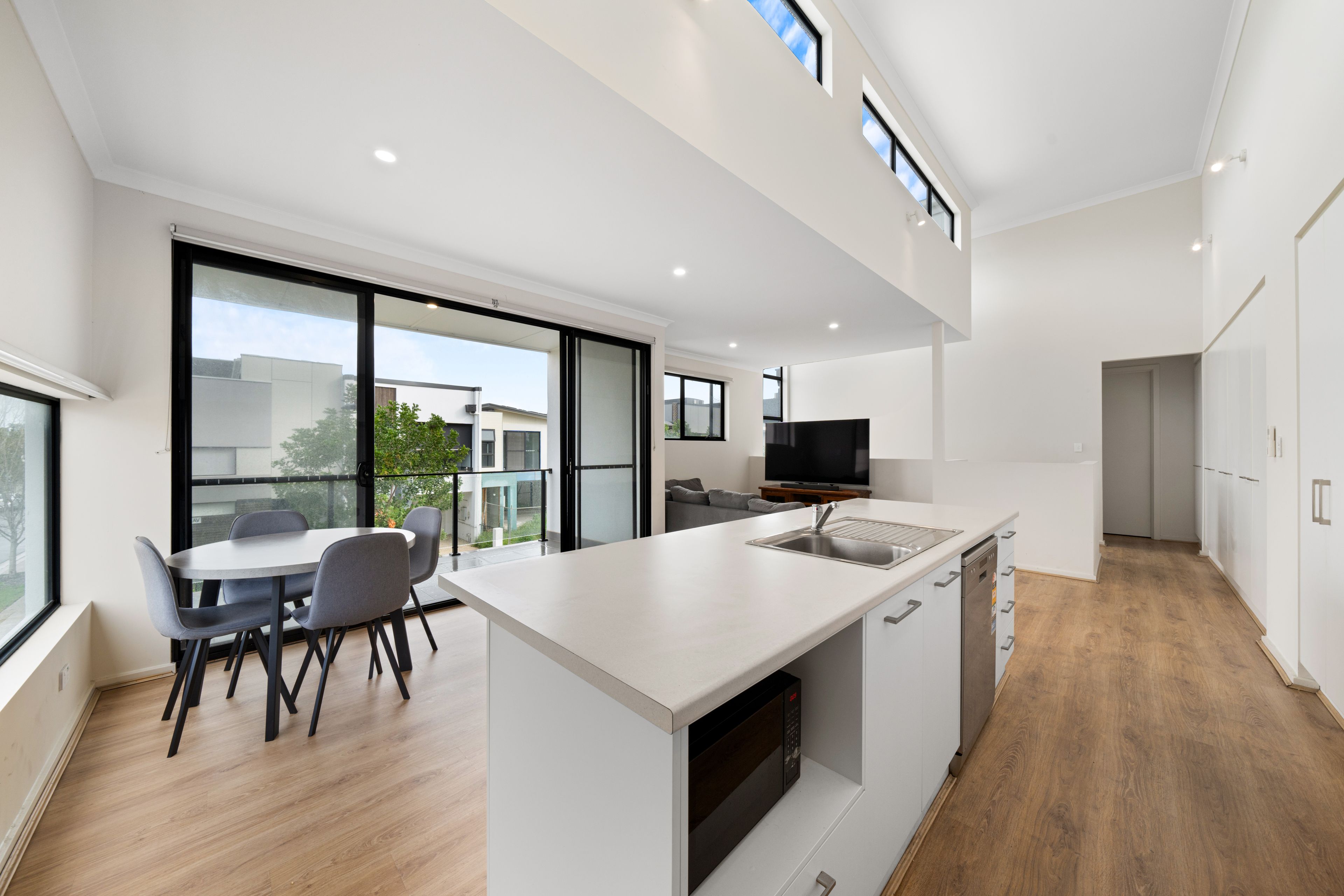 10 Mills Avenue — photo 4 of 17