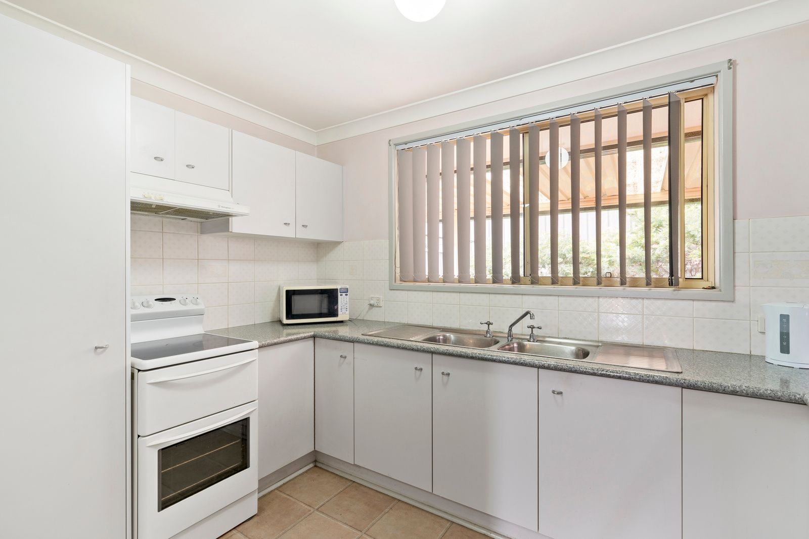 2/98 North Steyne Road, Woodbine, NSW 2560