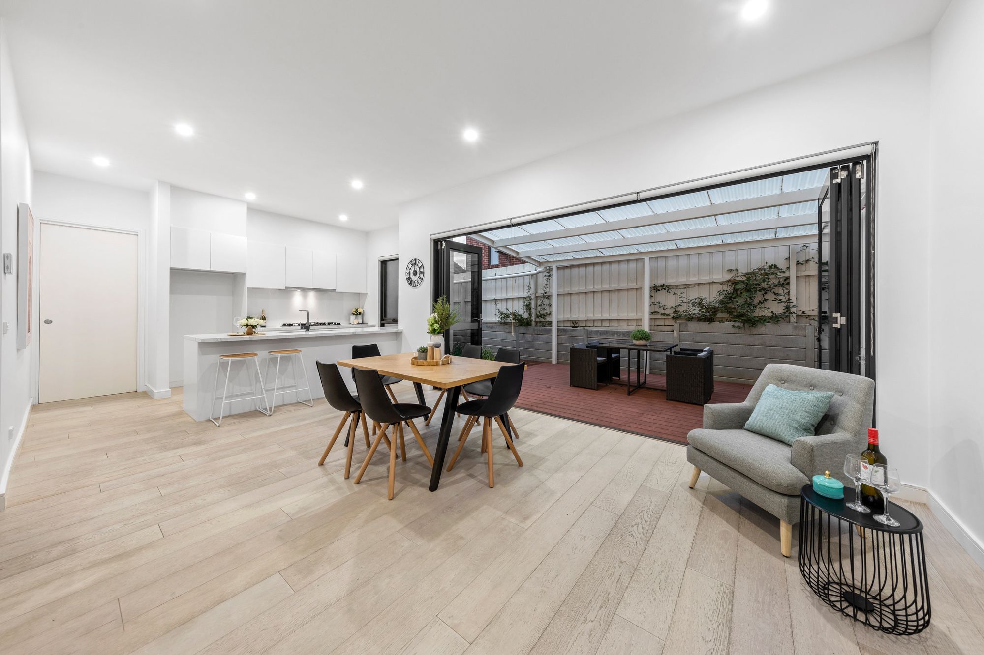 2/24 Bennett Street, Burwood, VIC 3125