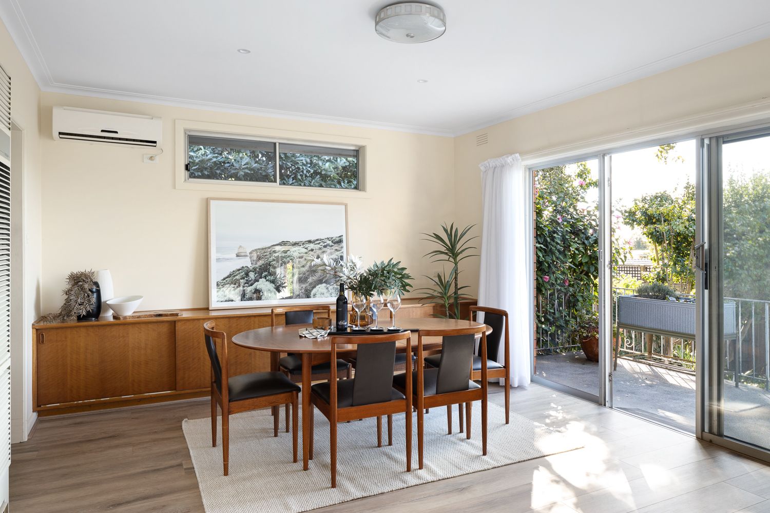 11 Lyons Avenue — photo 4 of 14