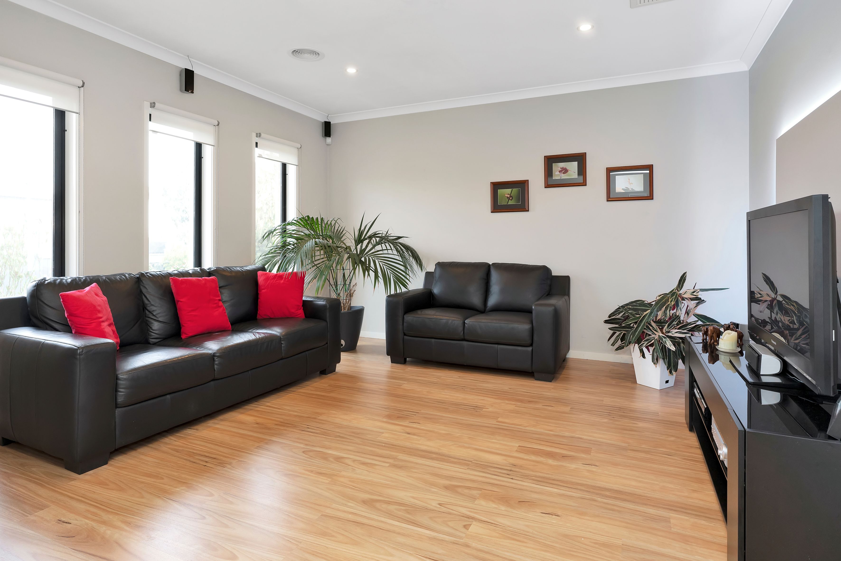 2 Burley Court, MANOR LAKES, VIC 3024