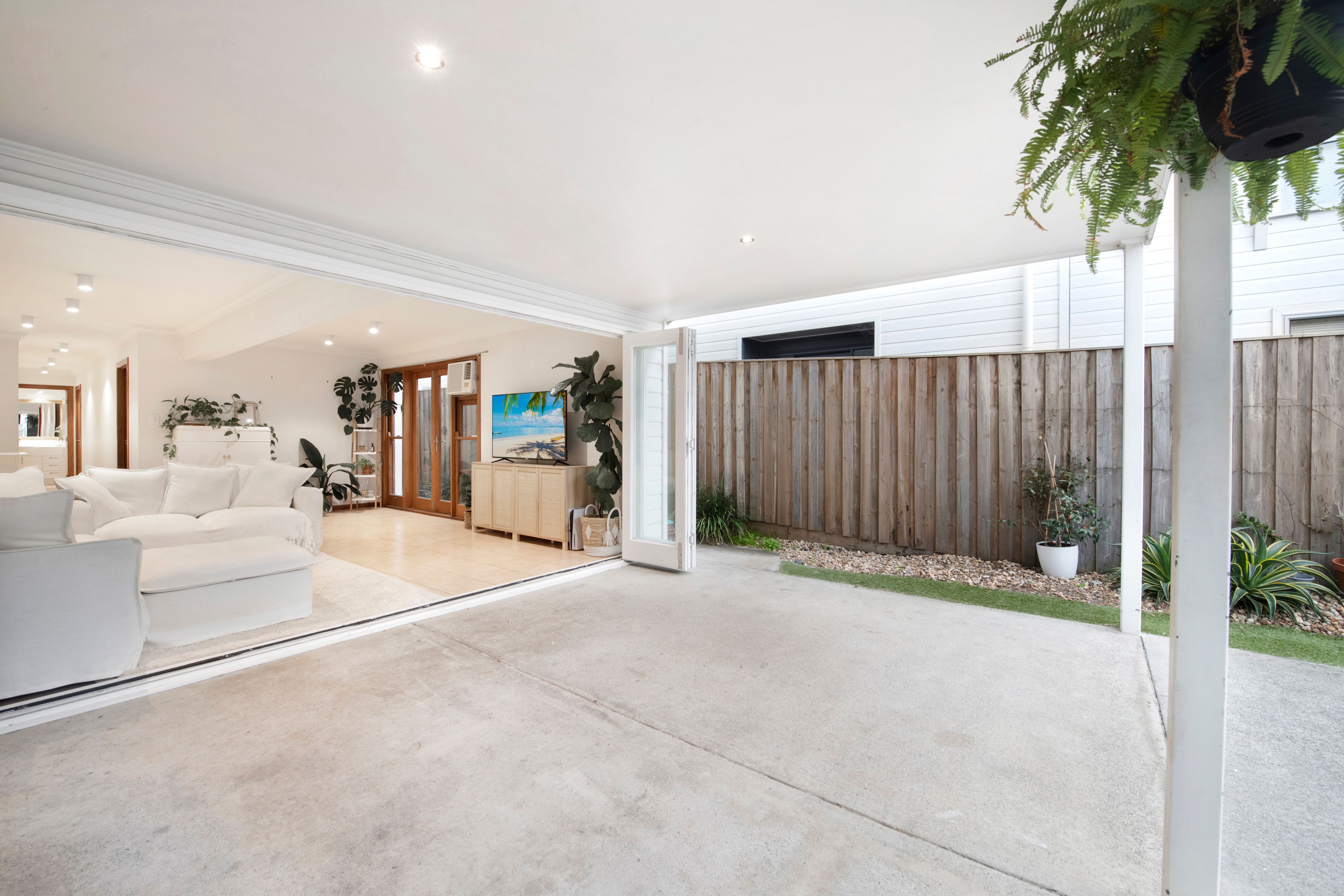 1/128 Sunshine Parade, Miami, QLD 4220