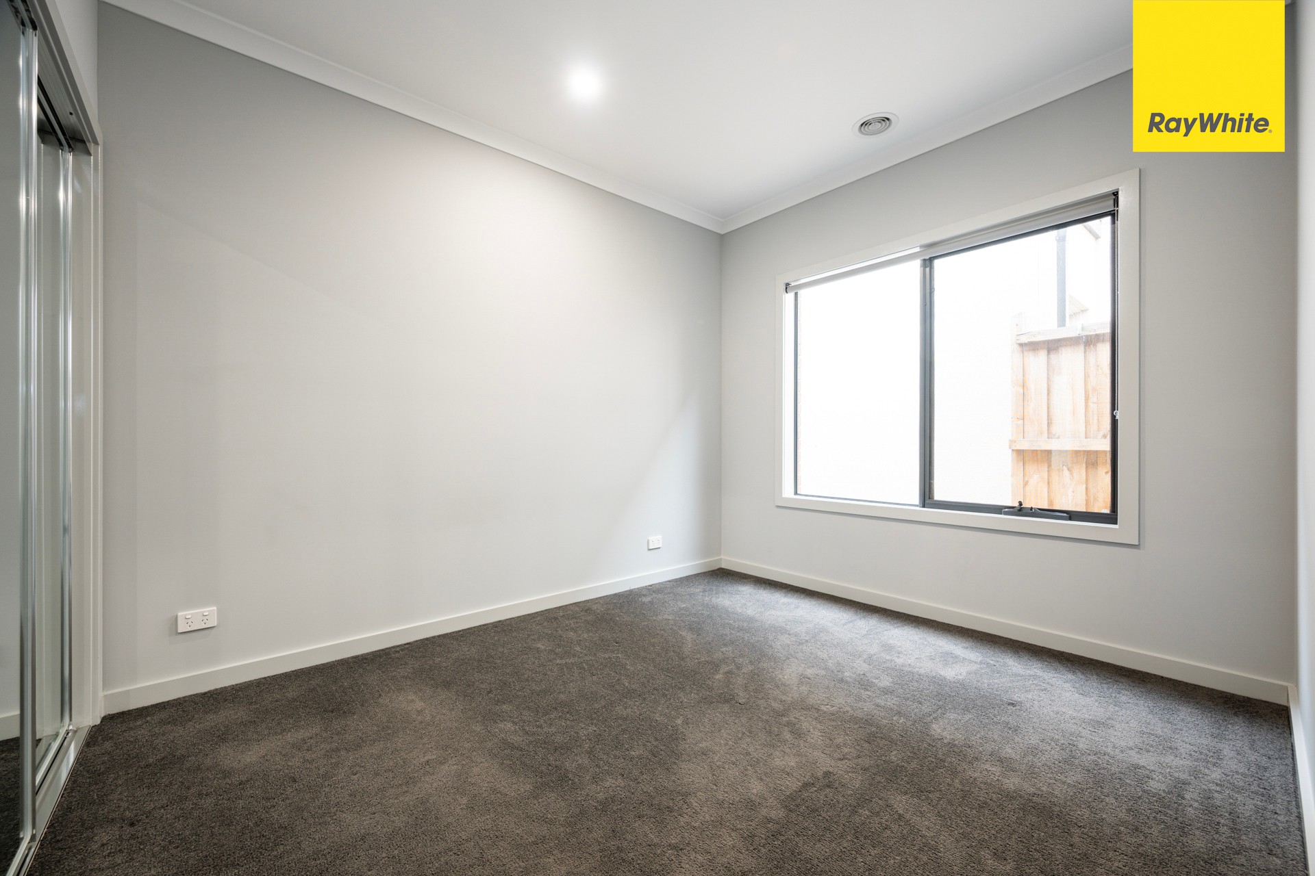 17 Neville Street, THORNHILL PARK, VIC 3335