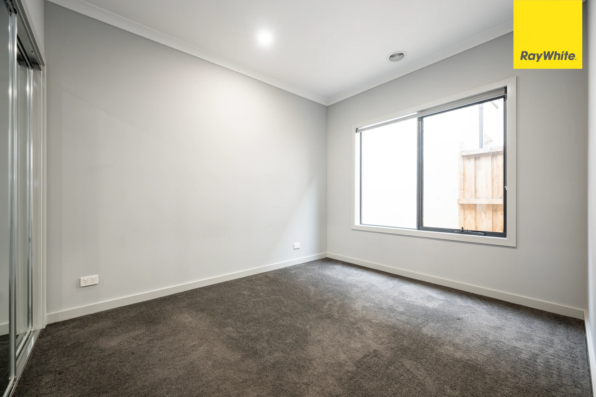 17 Neville Street, THORNHILL PARK, VIC 3335