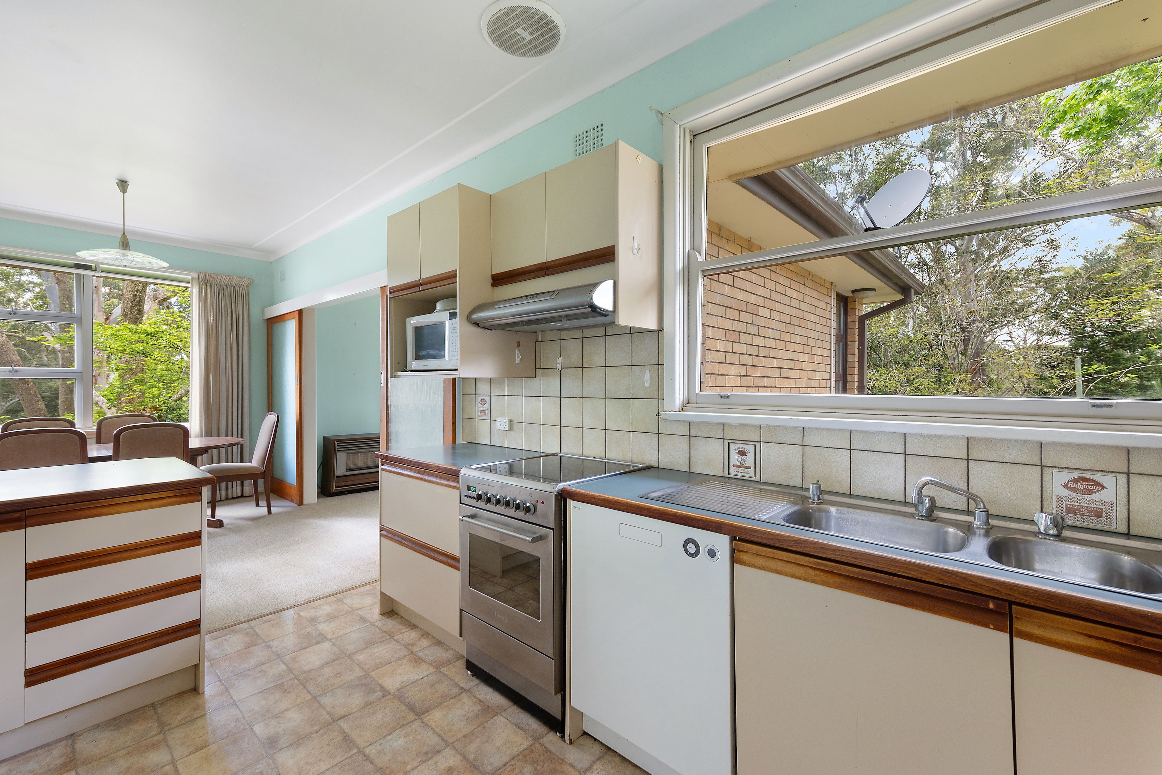 61 Manor Road — photo 4 of 10