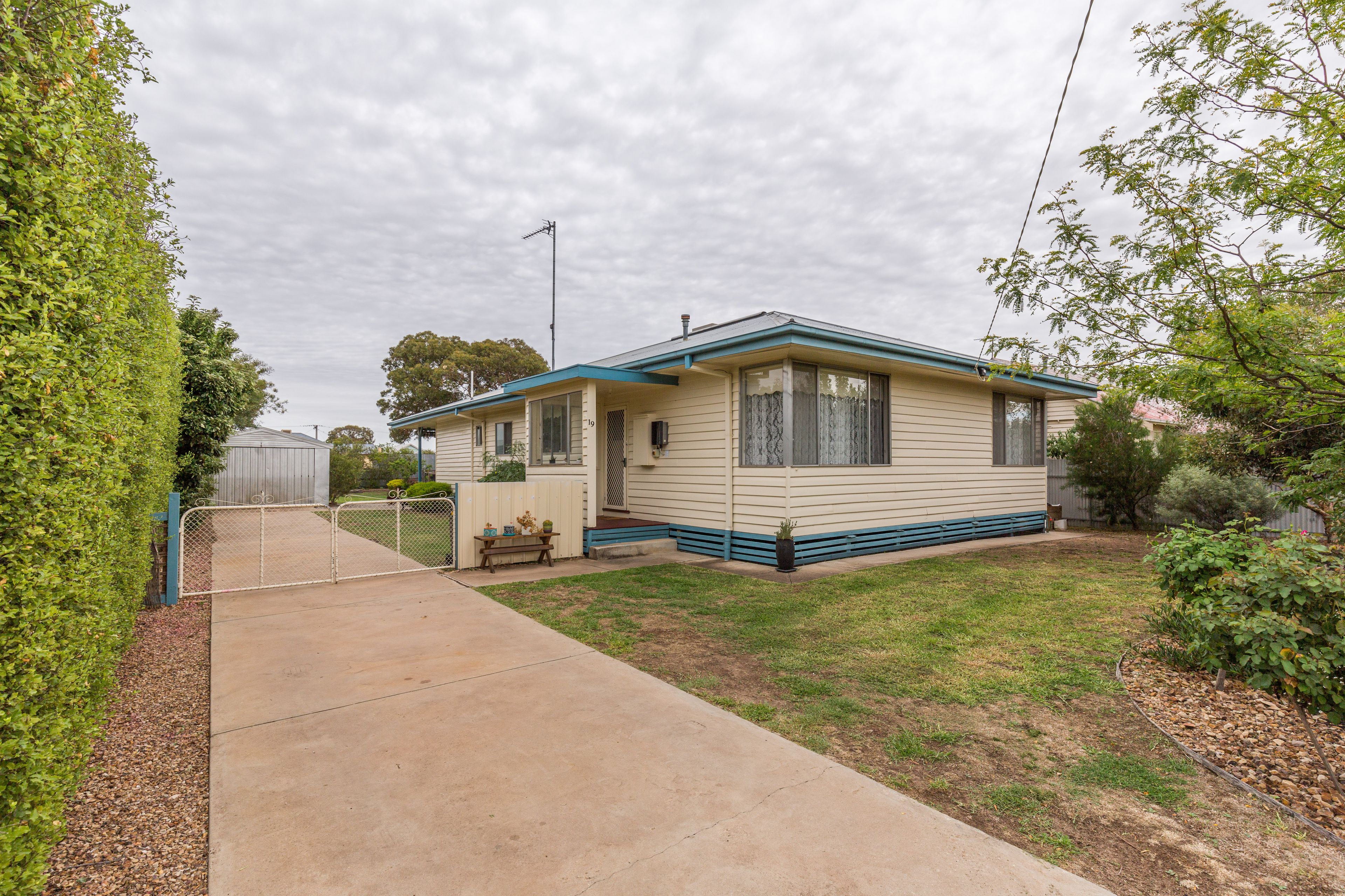 19 Francis Street, Horsham VIC 3400