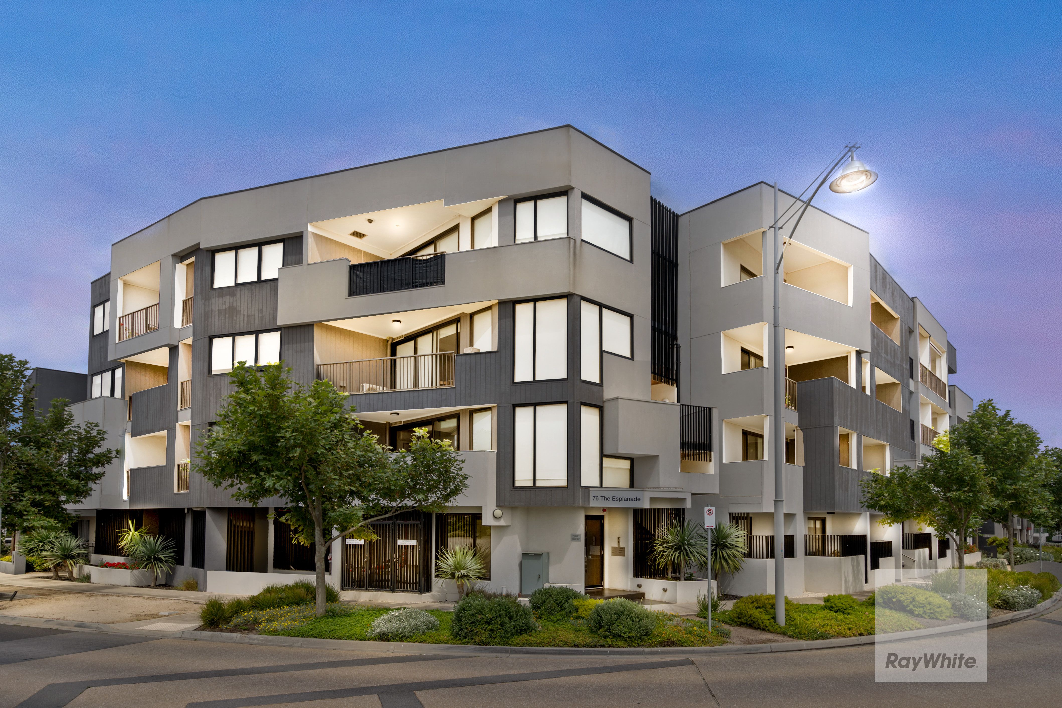 76 The Esplanade, Caroline Springs VIC 3023