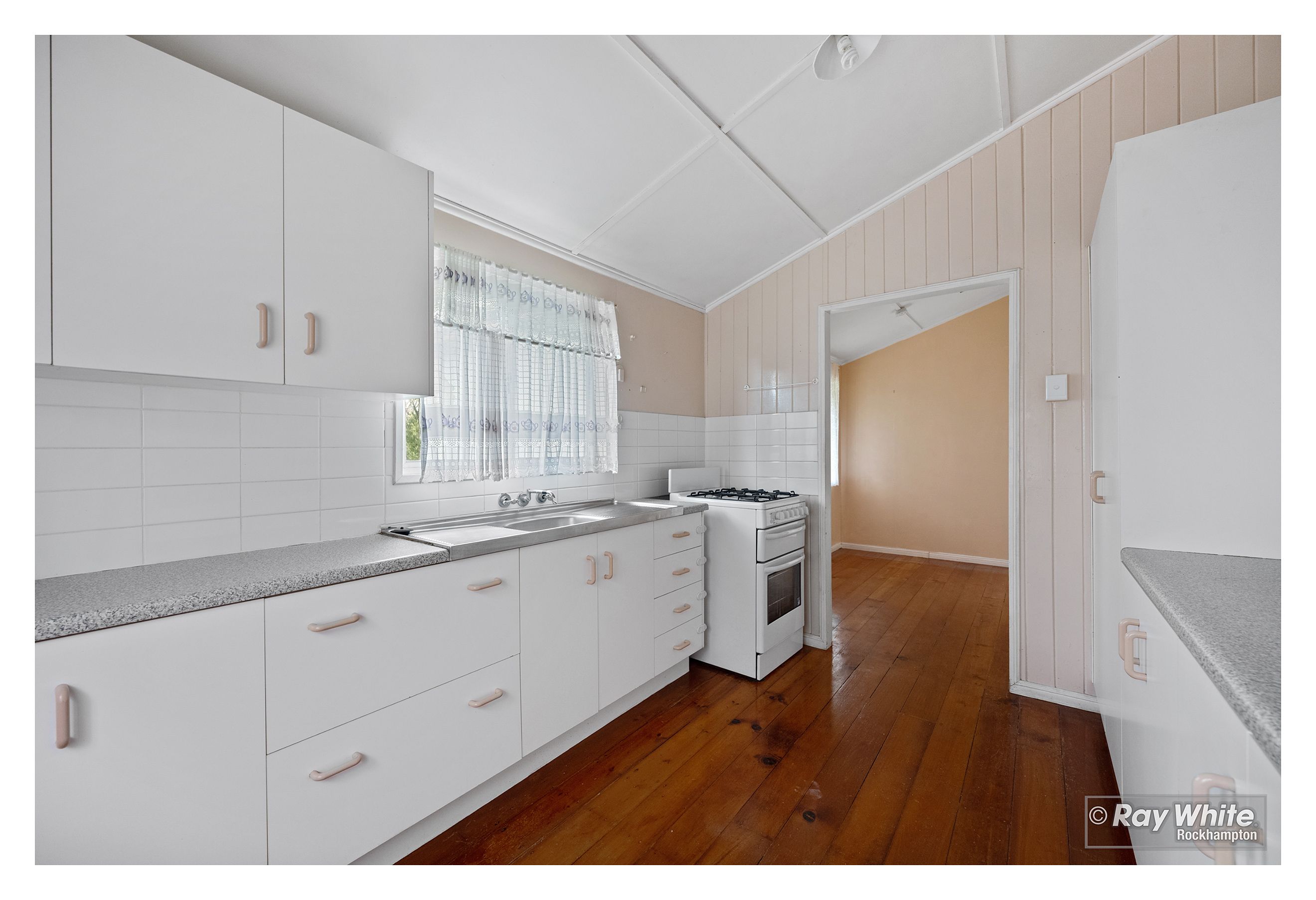 16 Brighton Street, Berserker, QLD 4701