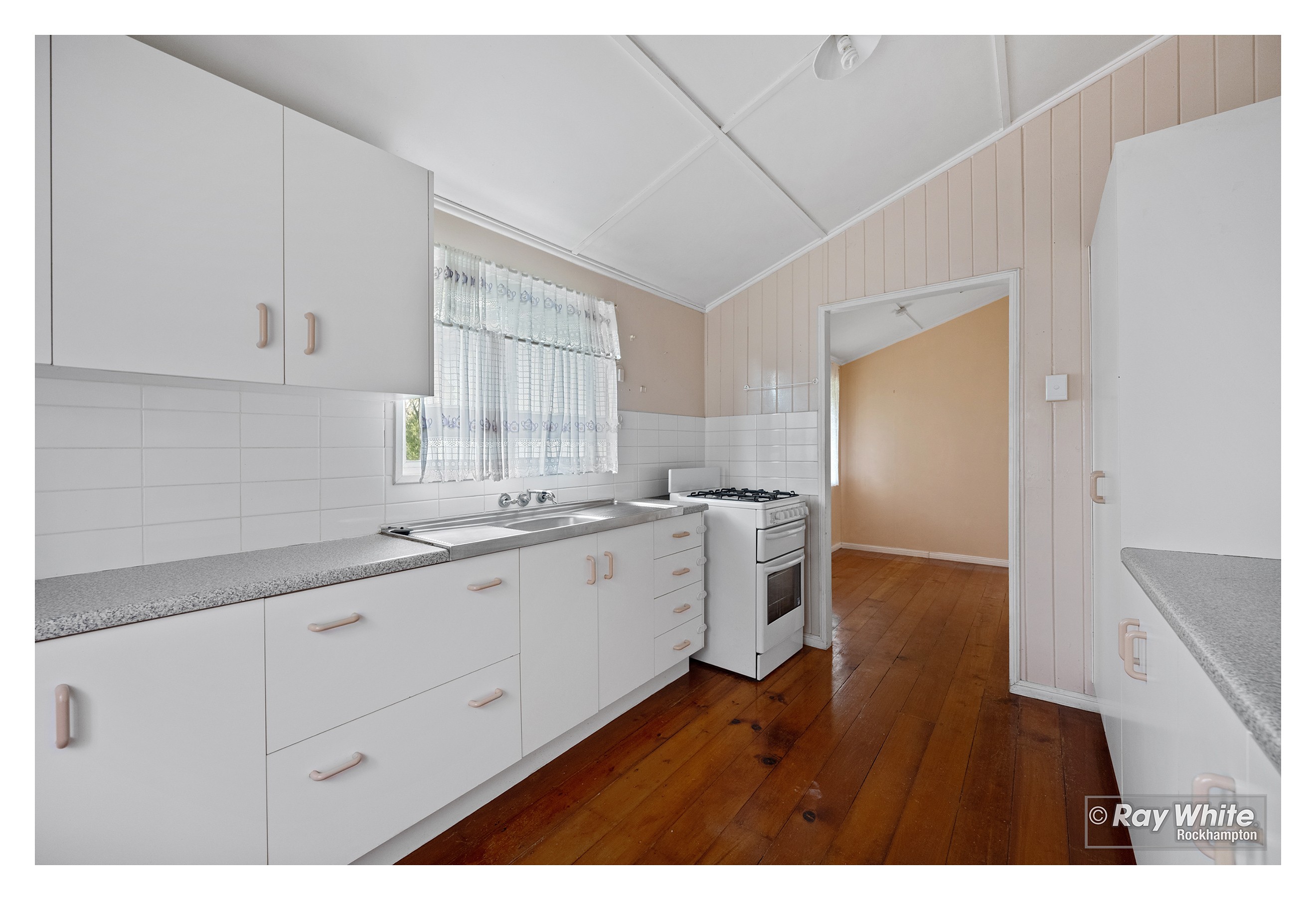 16 Brighton Street, Berserker, QLD 4701