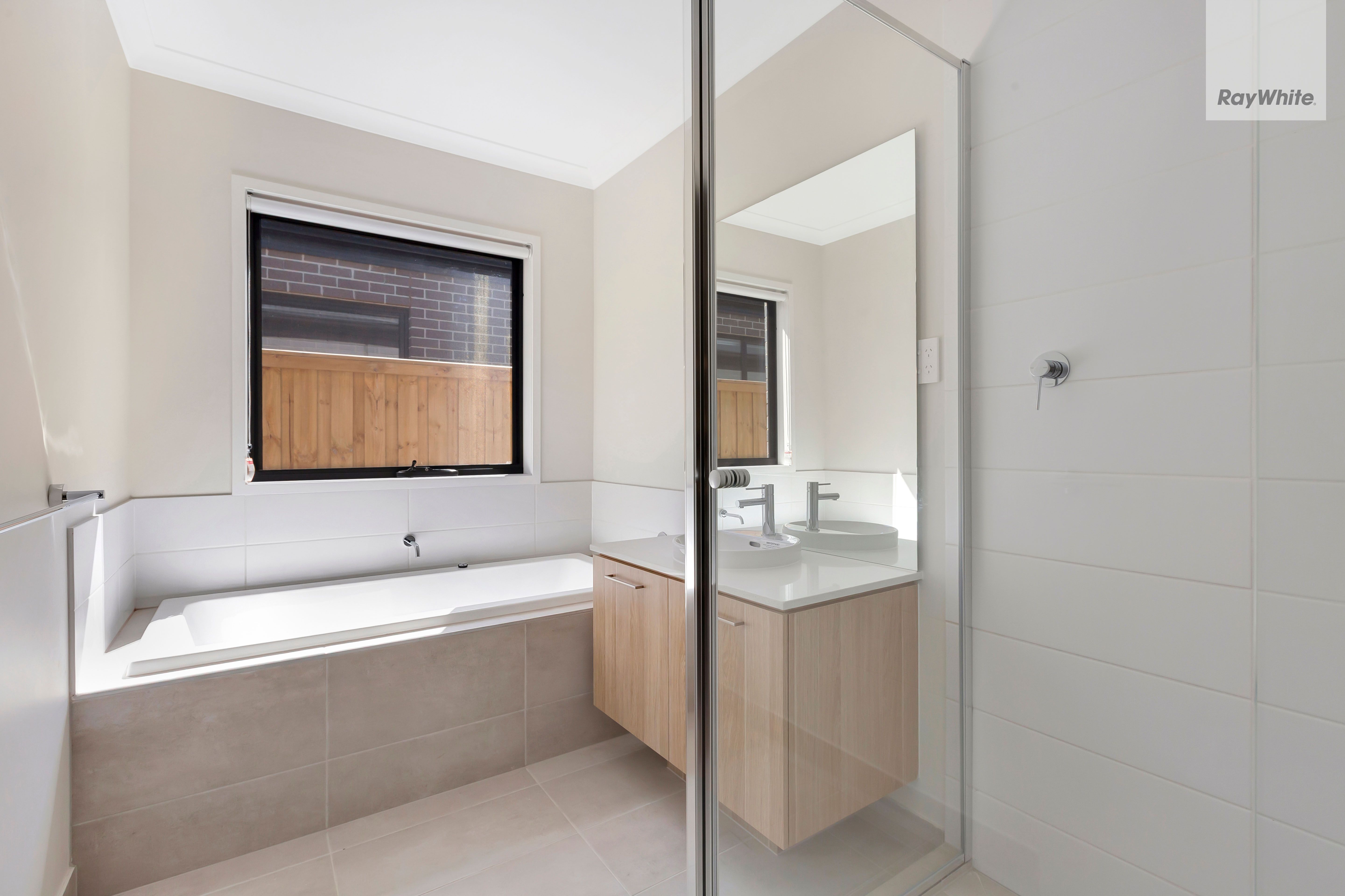 33 Potala Avenue — photo 10 of 12