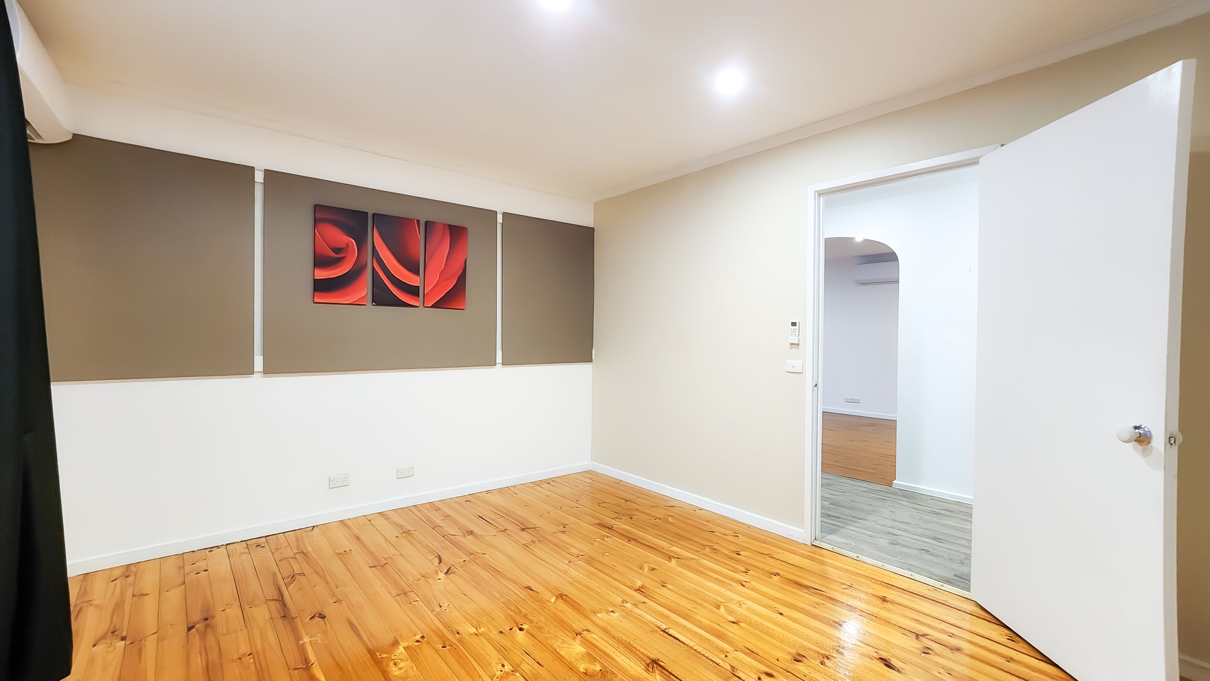 24 Hood Crescent — photo 10 of 15
