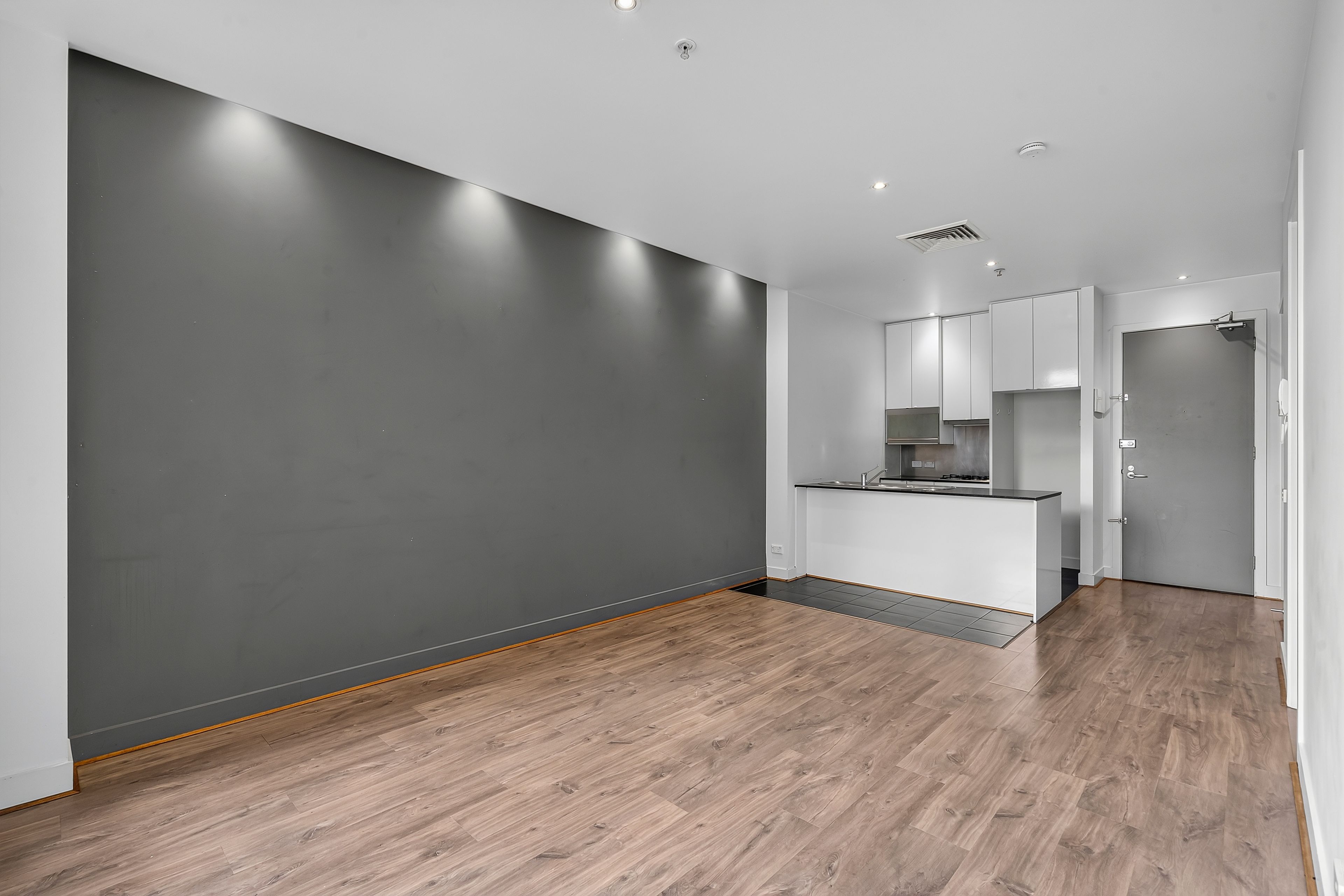 906/325 Collins Street — photo 5 of 10