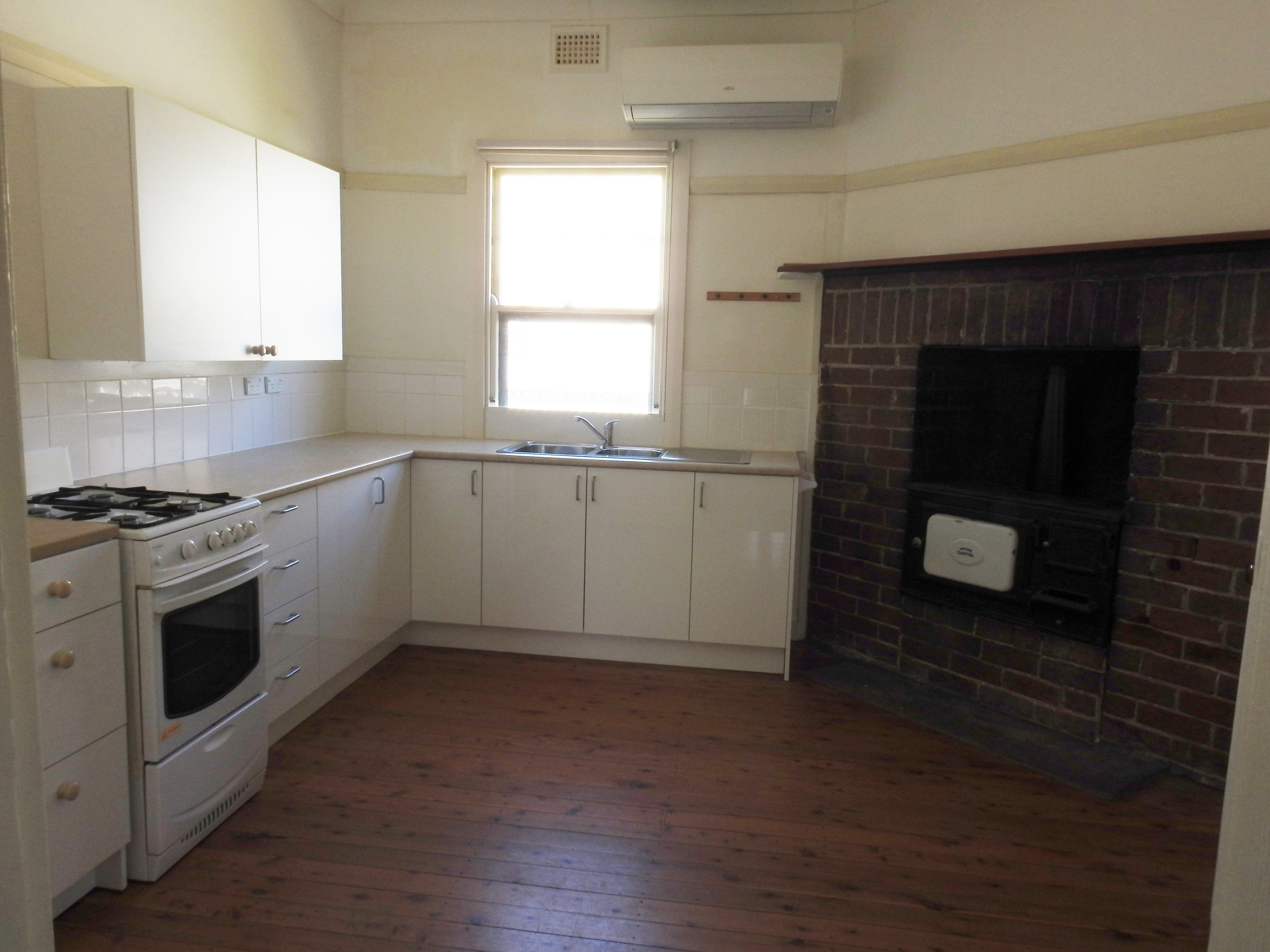 49 Binalong Street, Young, NSW 2594