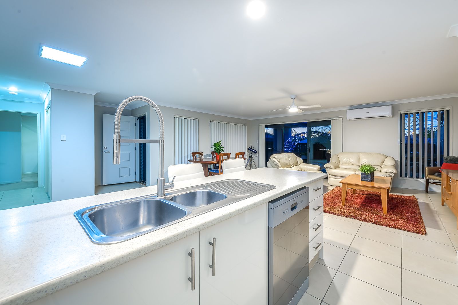 2/2 Starkey Street, Pacific Pines, QLD 4211