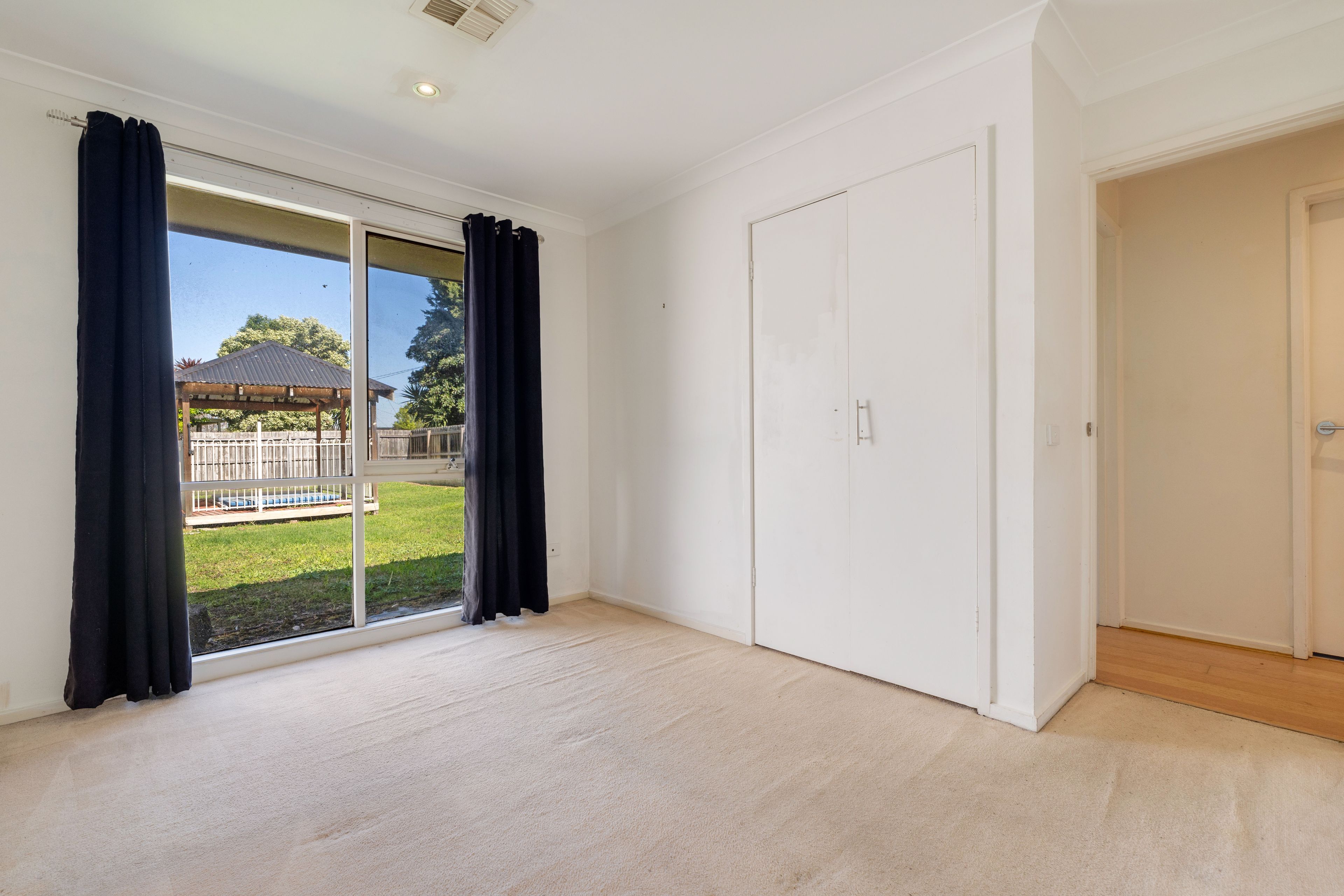 19 Beacon Hills Crescent — photo 11 of 21