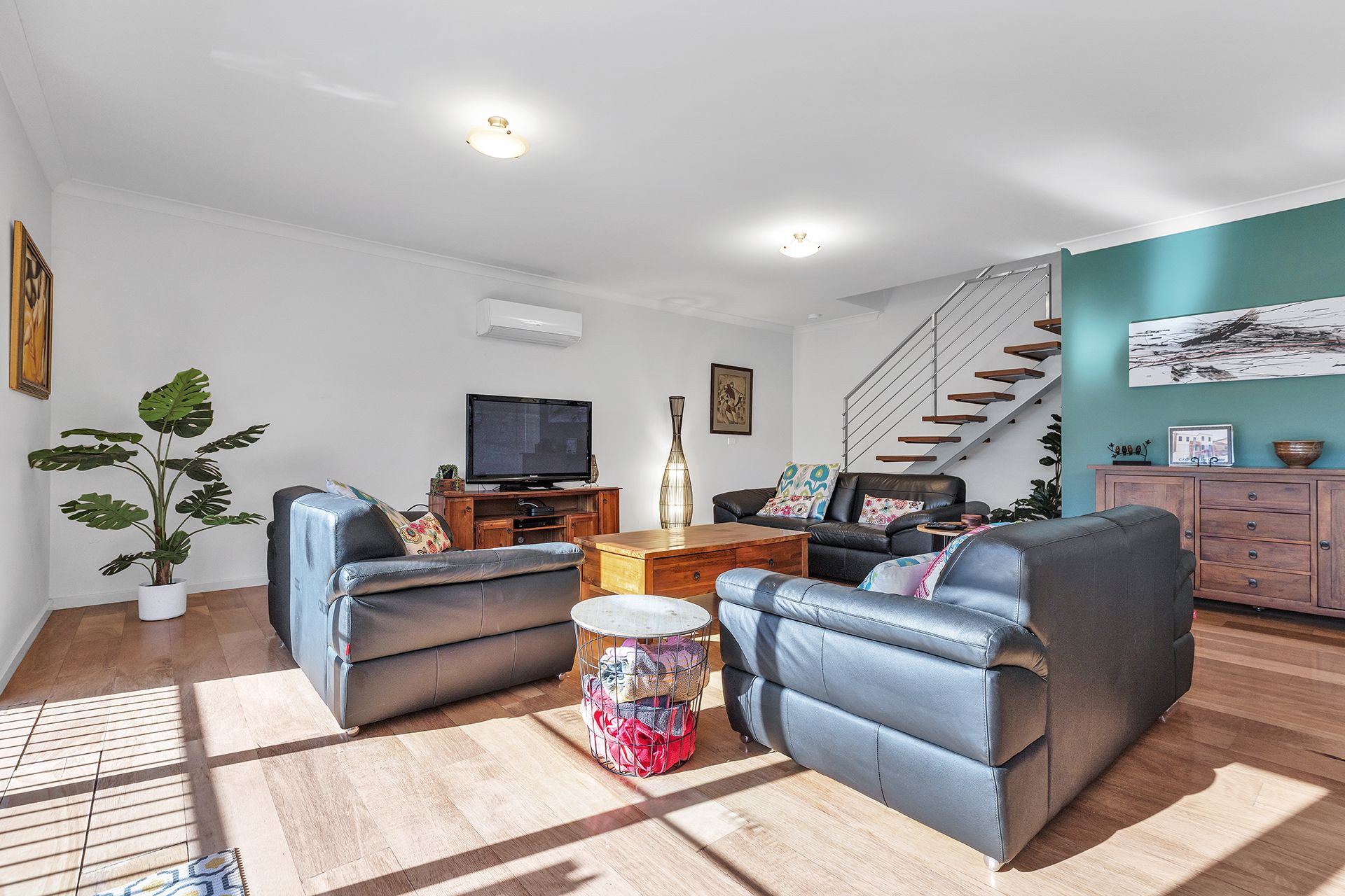 212 McKinlay Street — photo 3 of 23