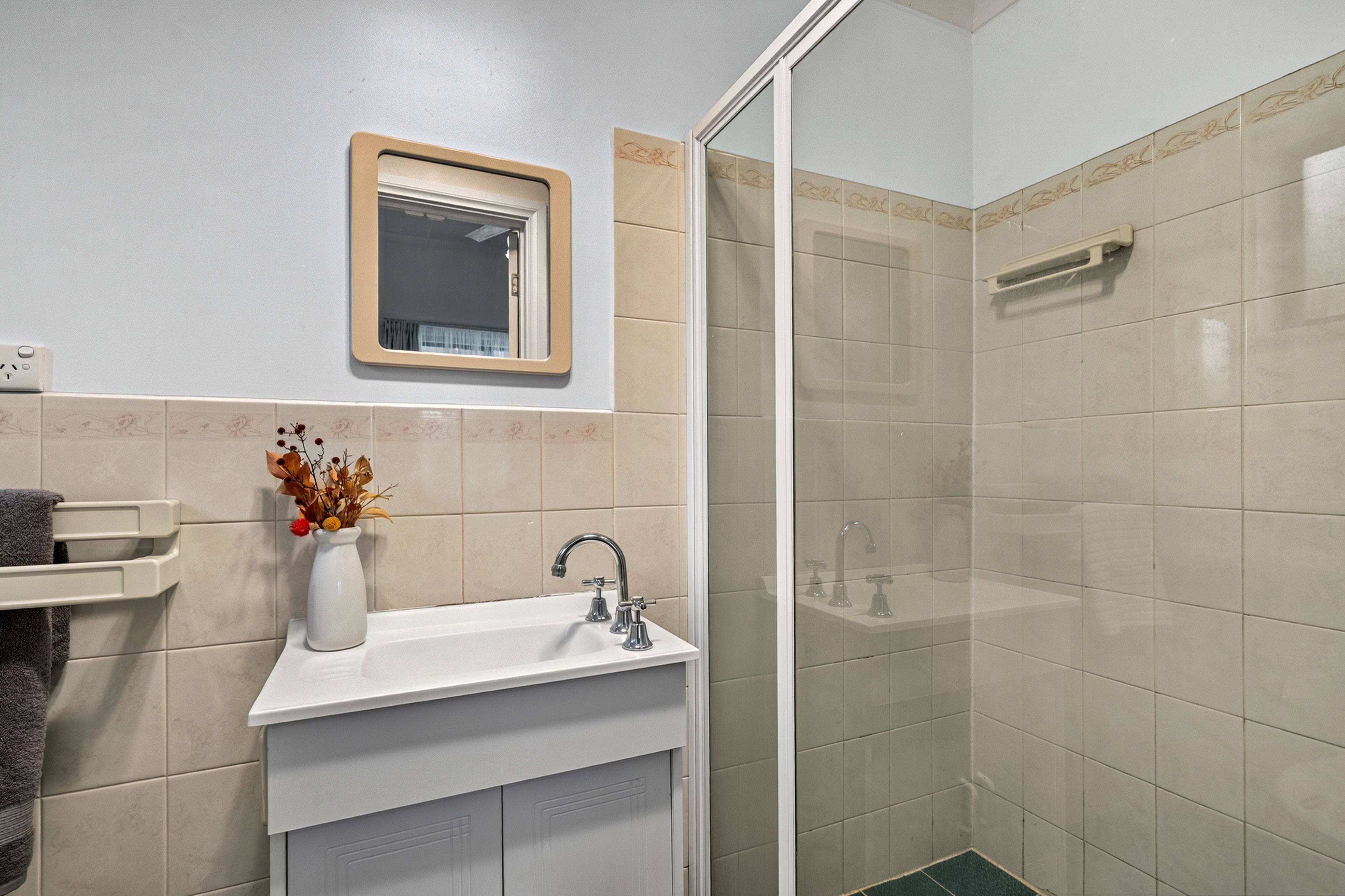 27 Barry Road — photo 9 of 20