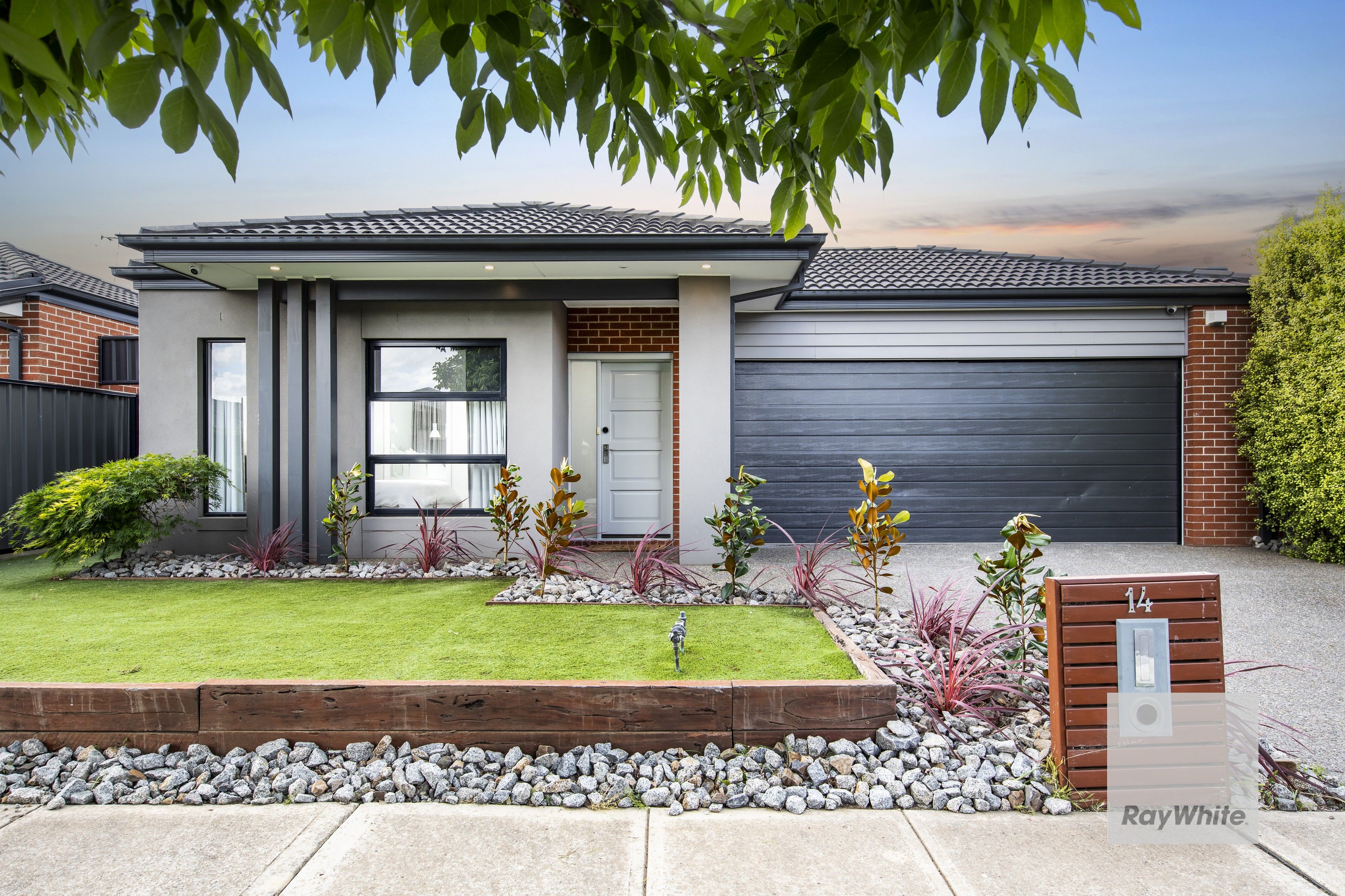 14 Moore Drive, FRASER RISE VIC 3336