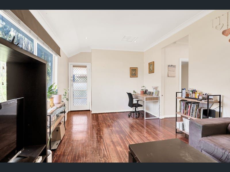 17 Nyora Crescent — photo 10 of 30