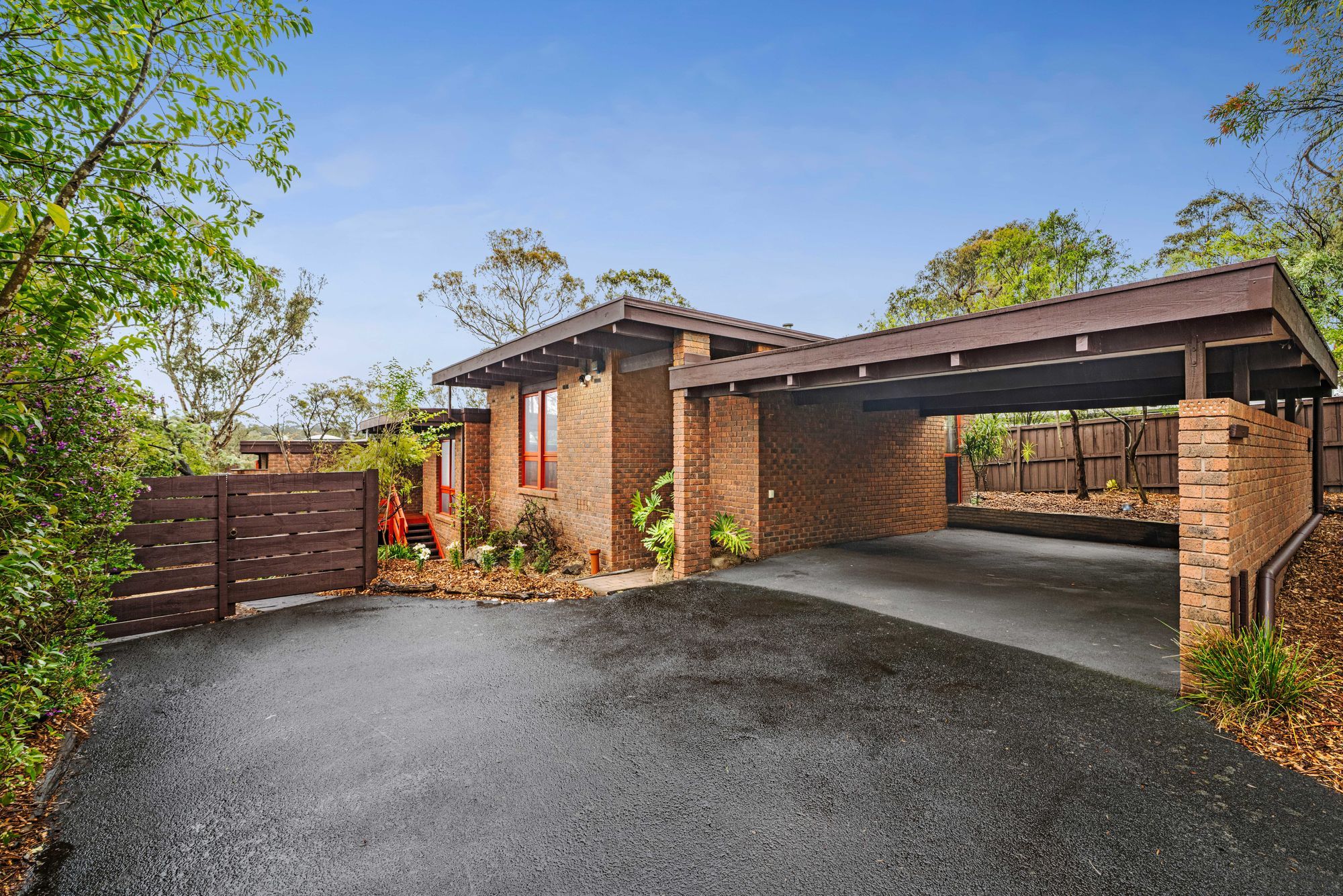 19 Wycliffe Crescent , Eltham VIC 3095