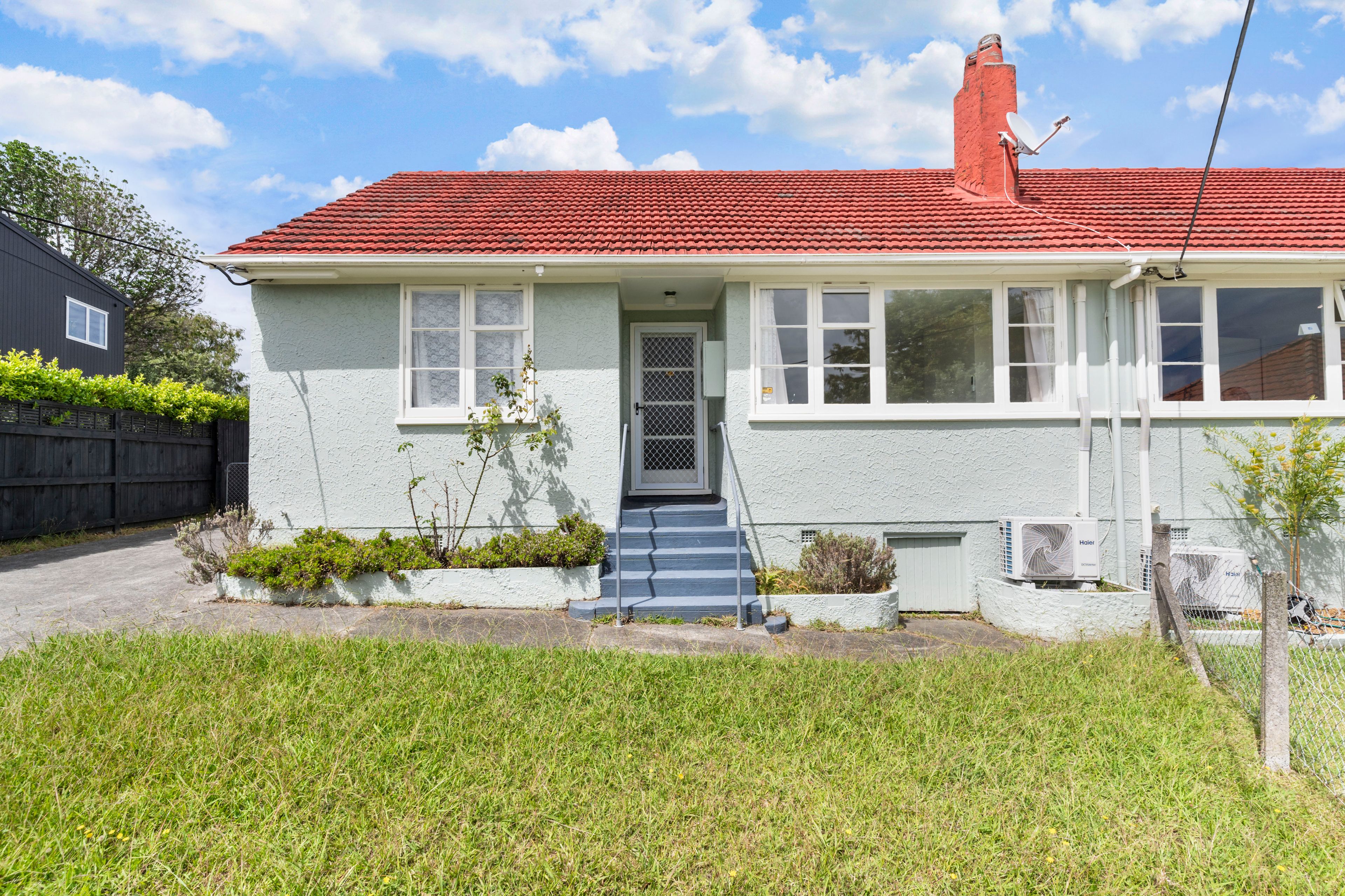 16B Fraser Road, Narrow Neck, North Shore City