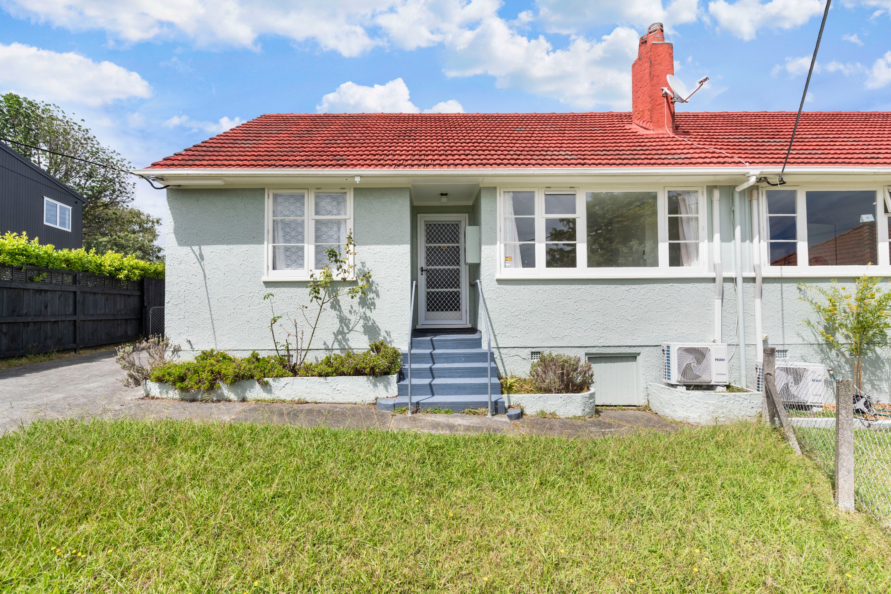 16B Fraser Road, Narrow Neck, North Shore City