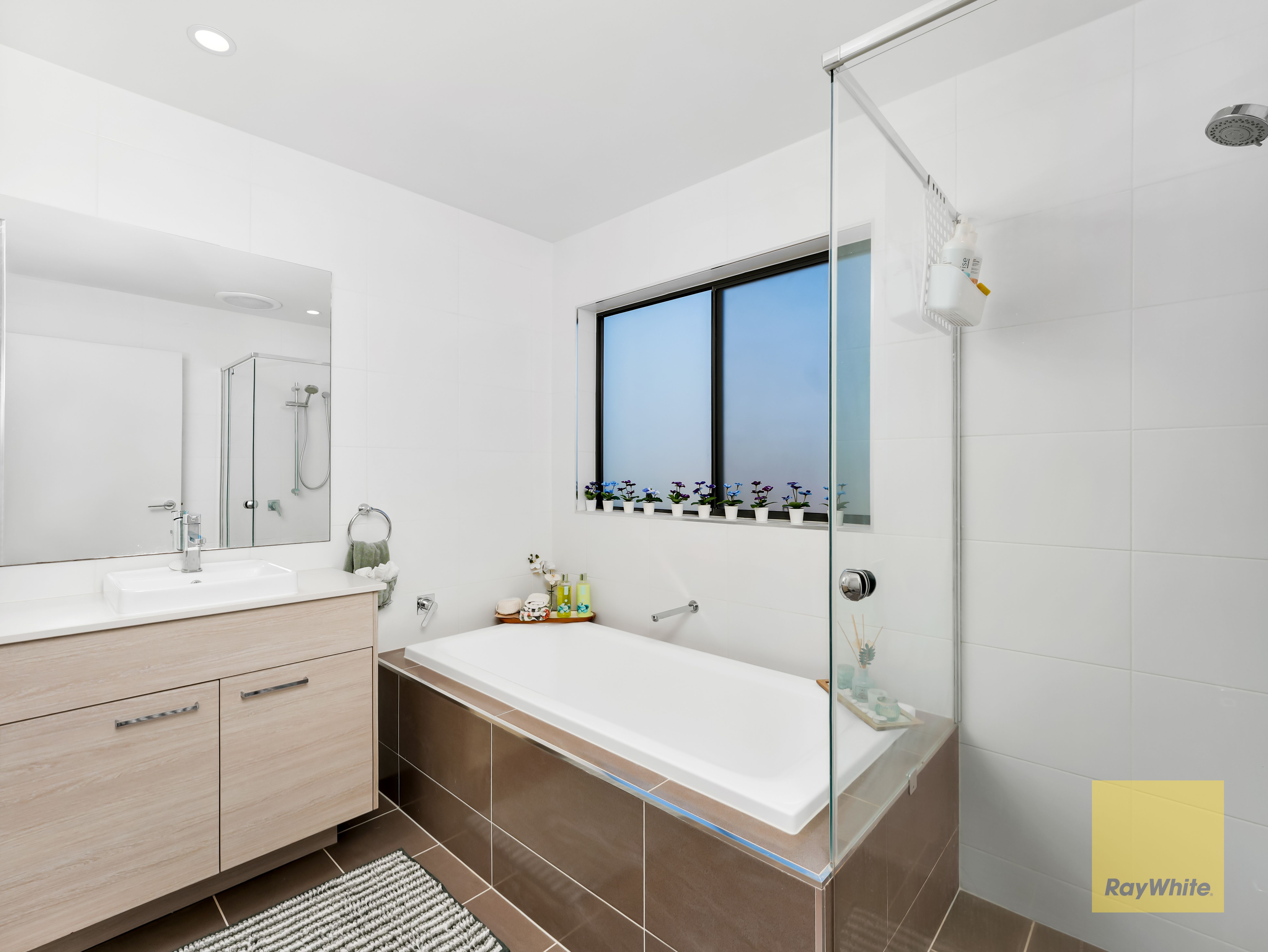 18 Gledswood Hill Drive — photo 11 of 17