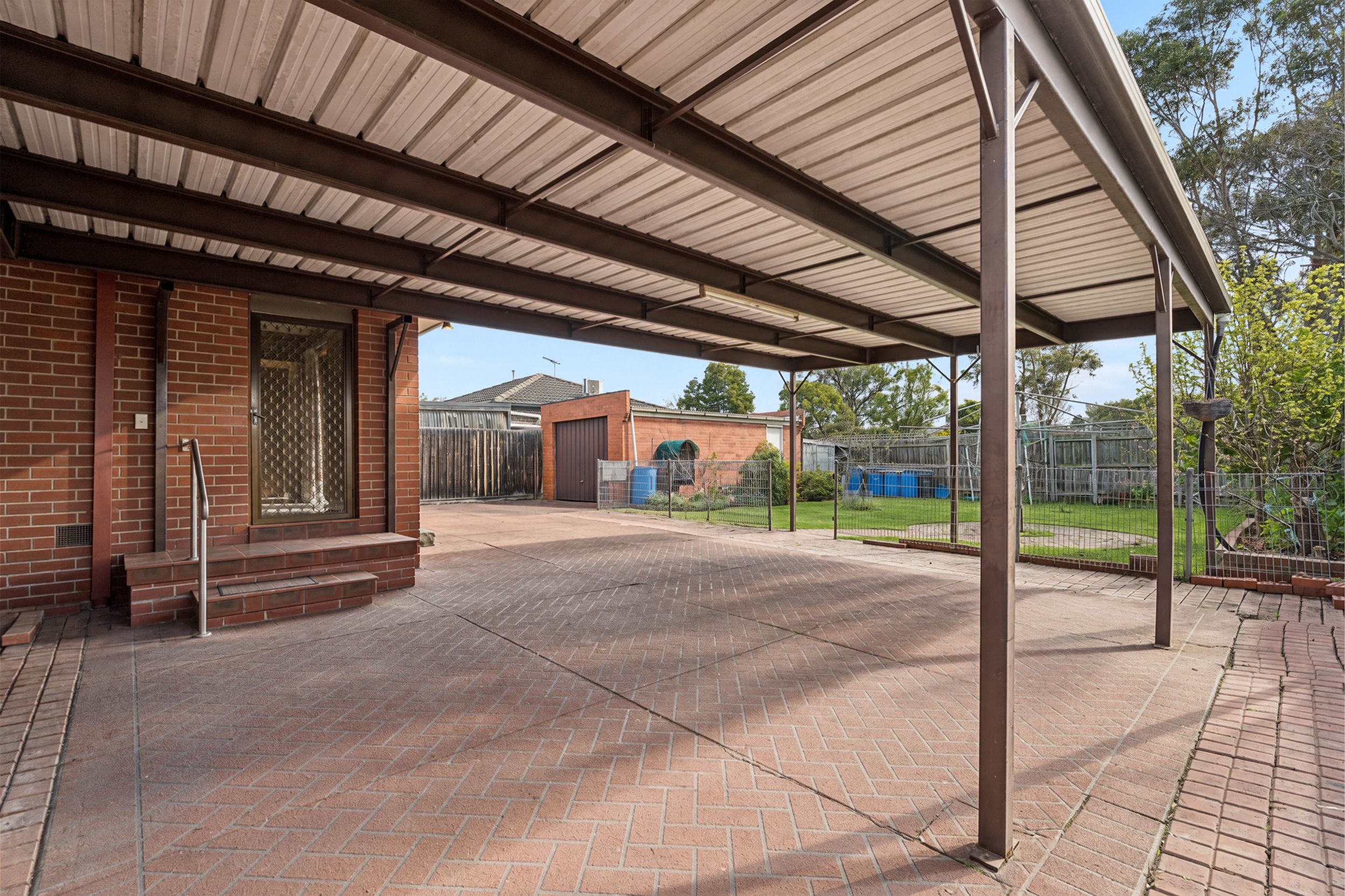 8 Robins Avenue — photo 11 of 13