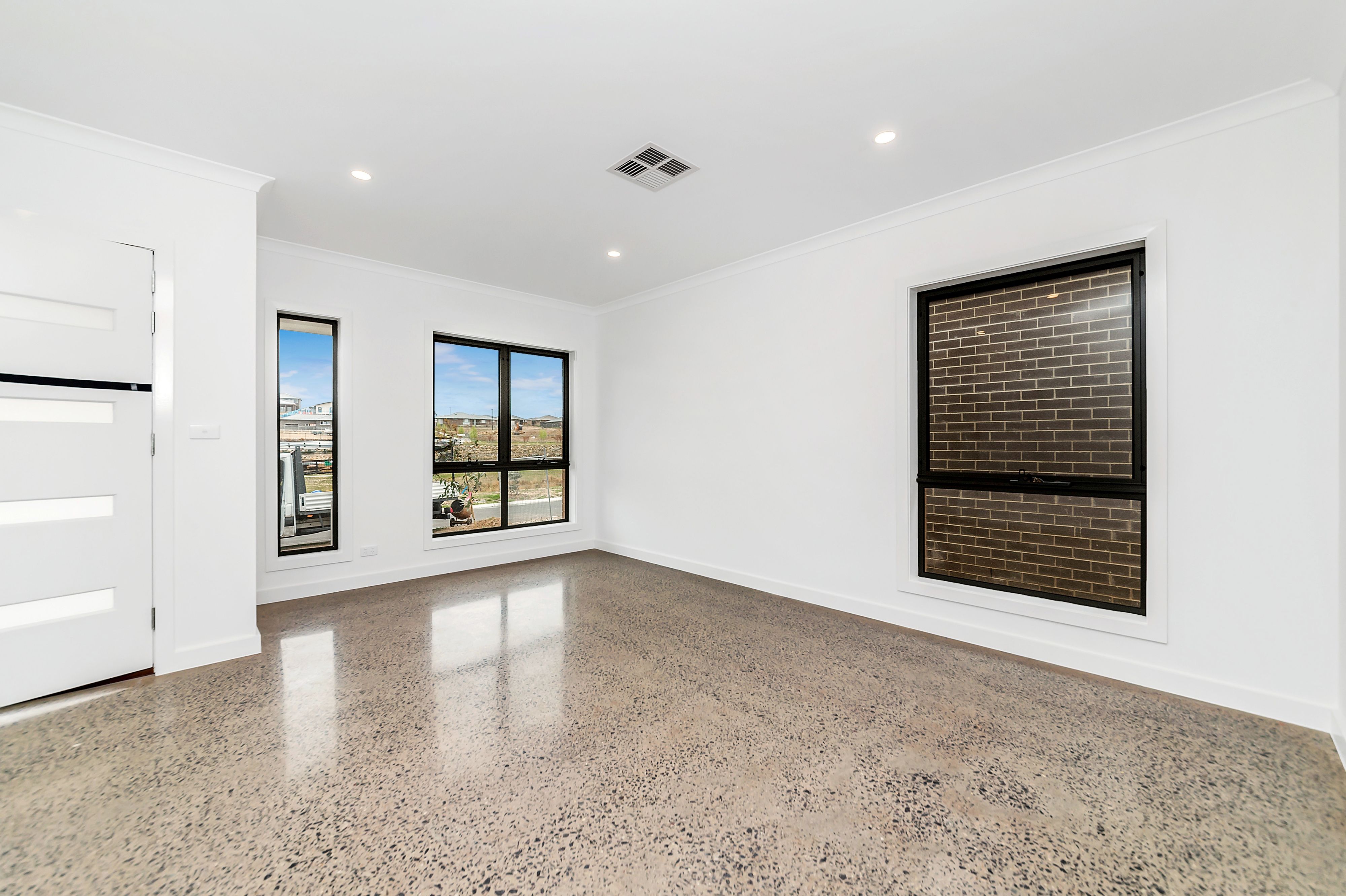 21 Lindbeck Corner, Googong, NSW 2620