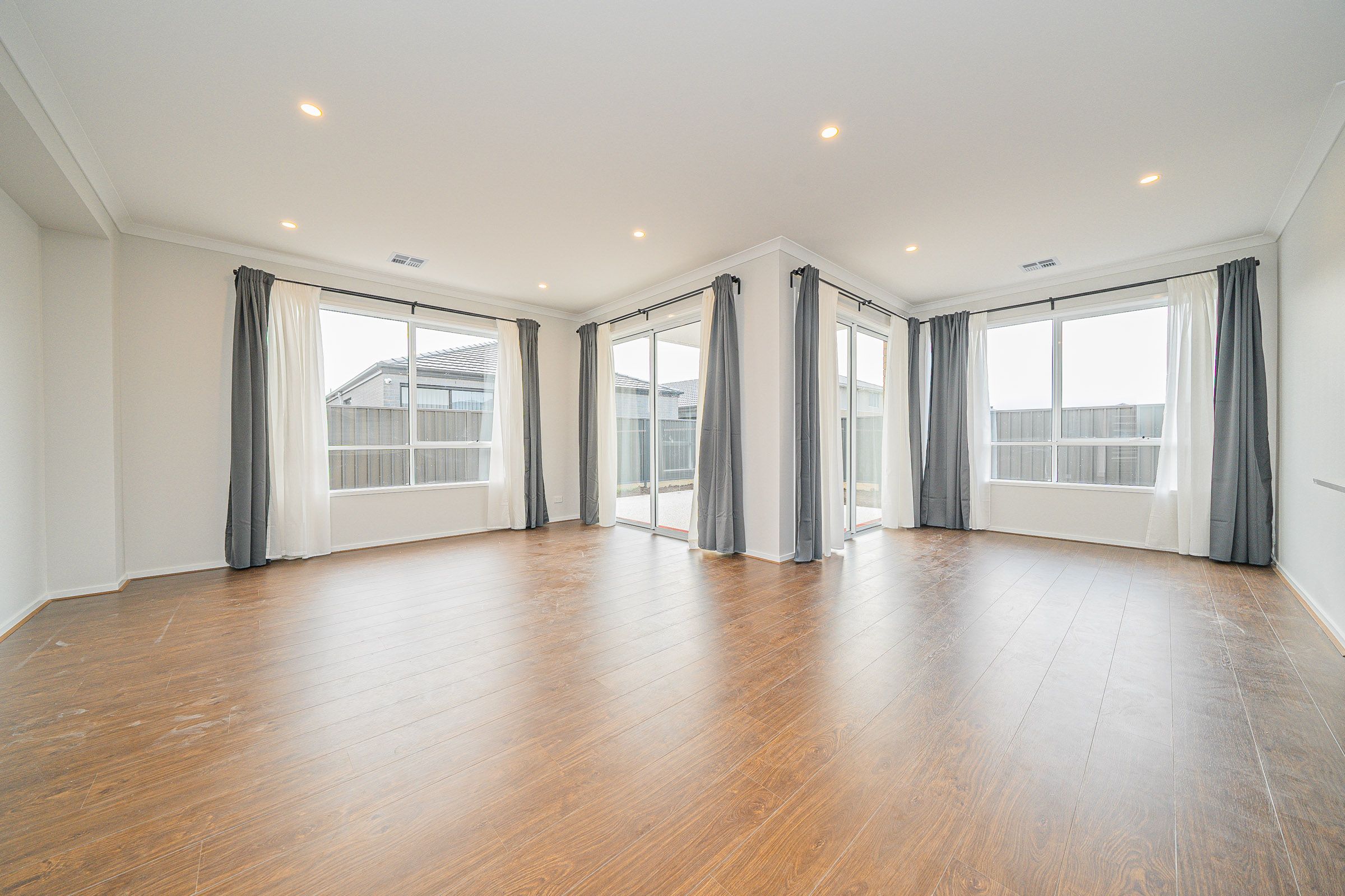 34 Theatre Circuit, Clyde North, VIC 3978