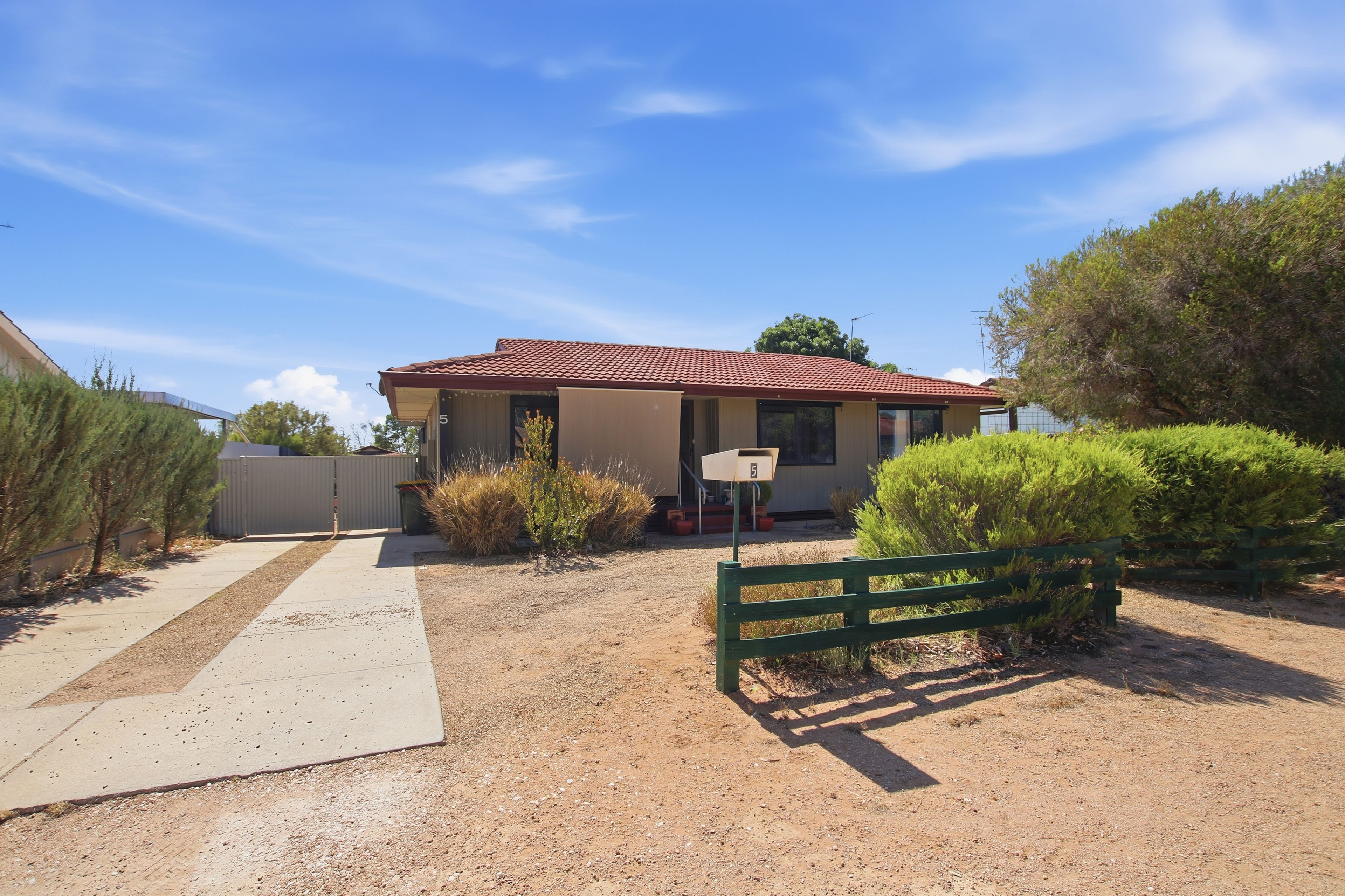 5 Don Elliott Drive — photo from Ray White Riverland