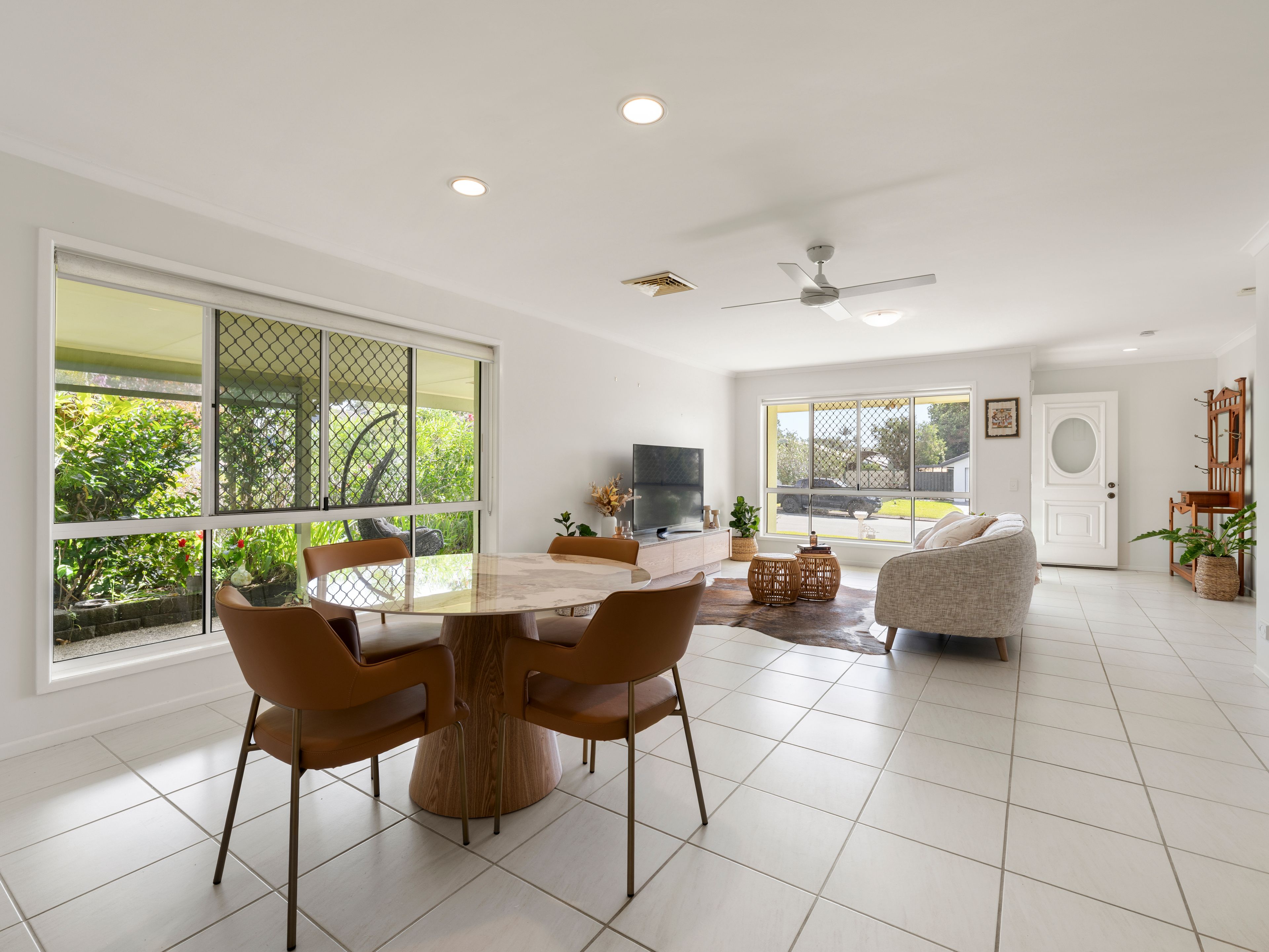 10 Woodlands Crescent — photo 4 of 17
