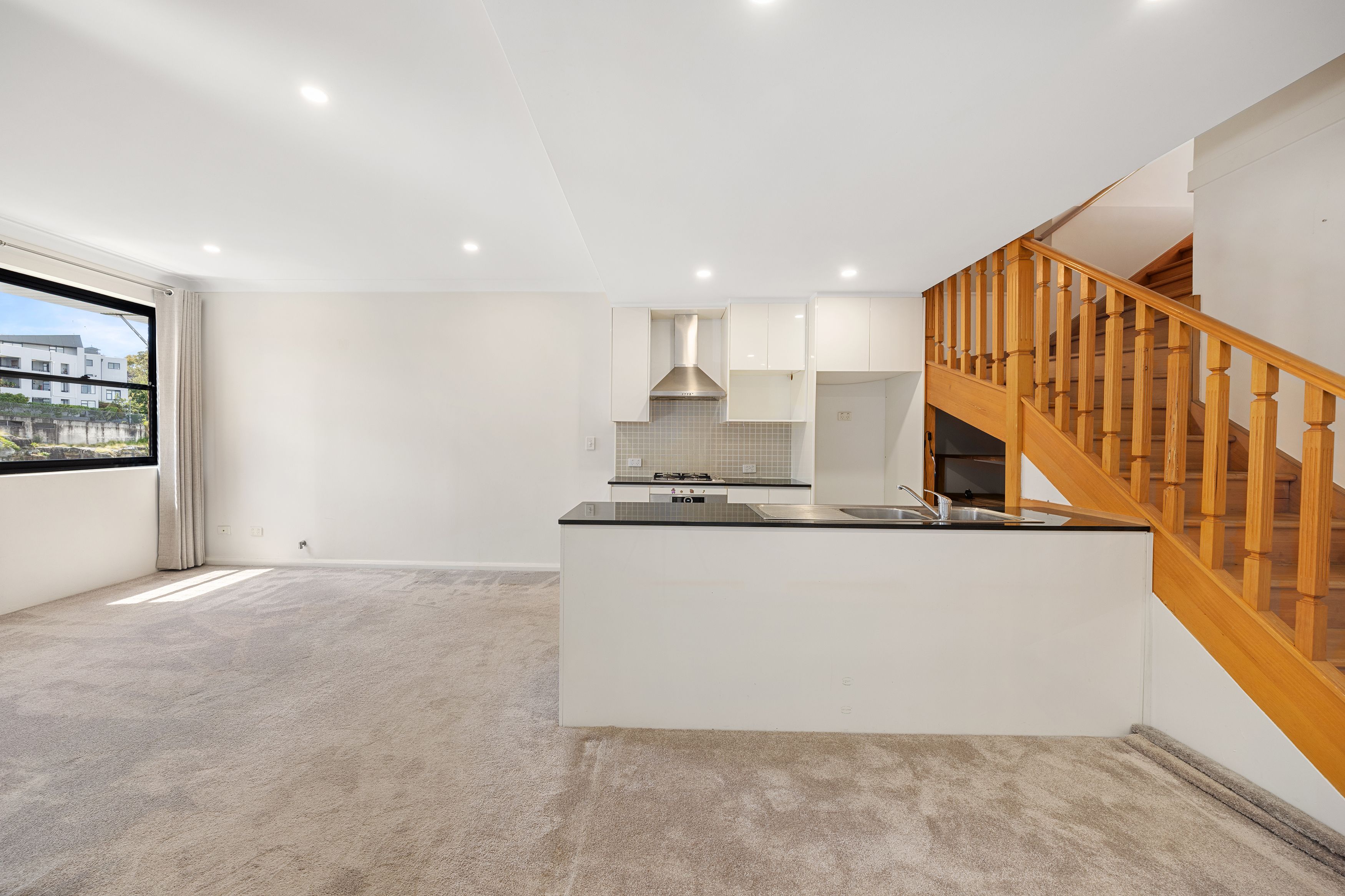 B22/40 Saunders Street — photo 2 of 11