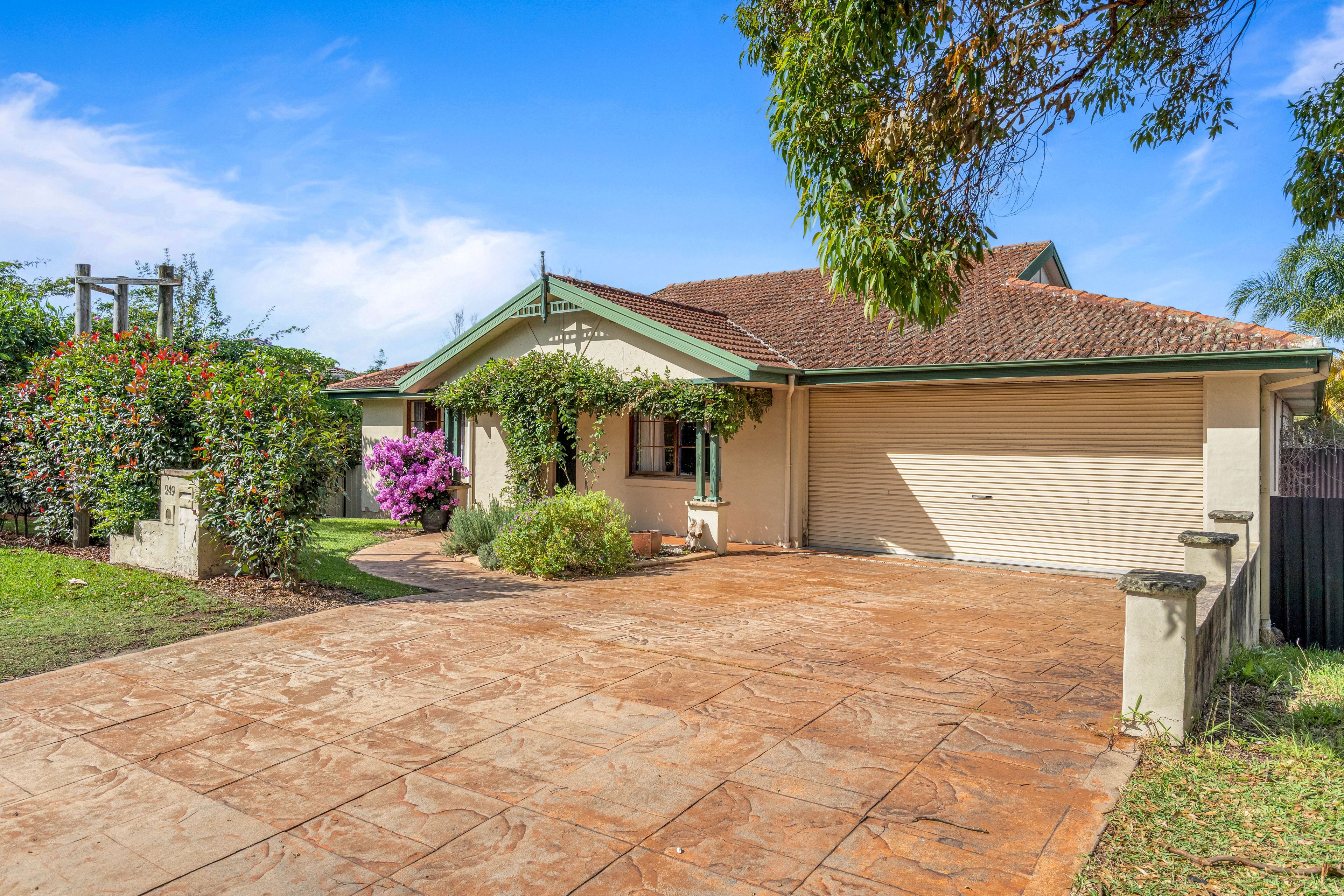 249 Cresthaven Avenue, Bateau Bay, NSW 2261